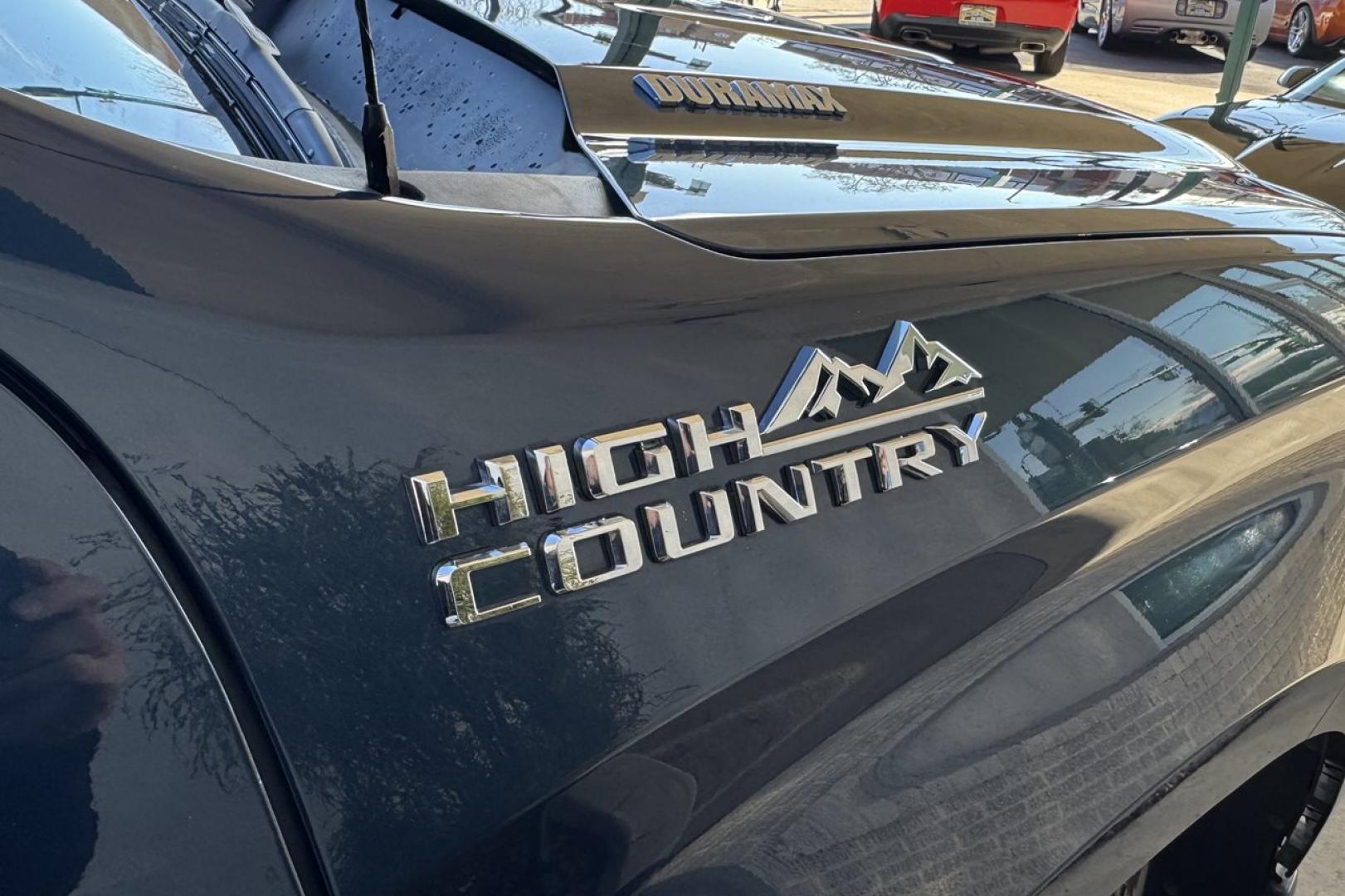 2022 Blue /Black Chevrolet Silverado 1500 High Country (3GCUYHET5NG) with an 6 Cyl 3.0 Liter Turbo Diesel engine, Automatic 10 Speed transmission, located at 2304 W. Main St., Boise, ID, 83702, (208) 342-7777, 43.622105, -116.218658 - Diesel Powered! - Photo#20