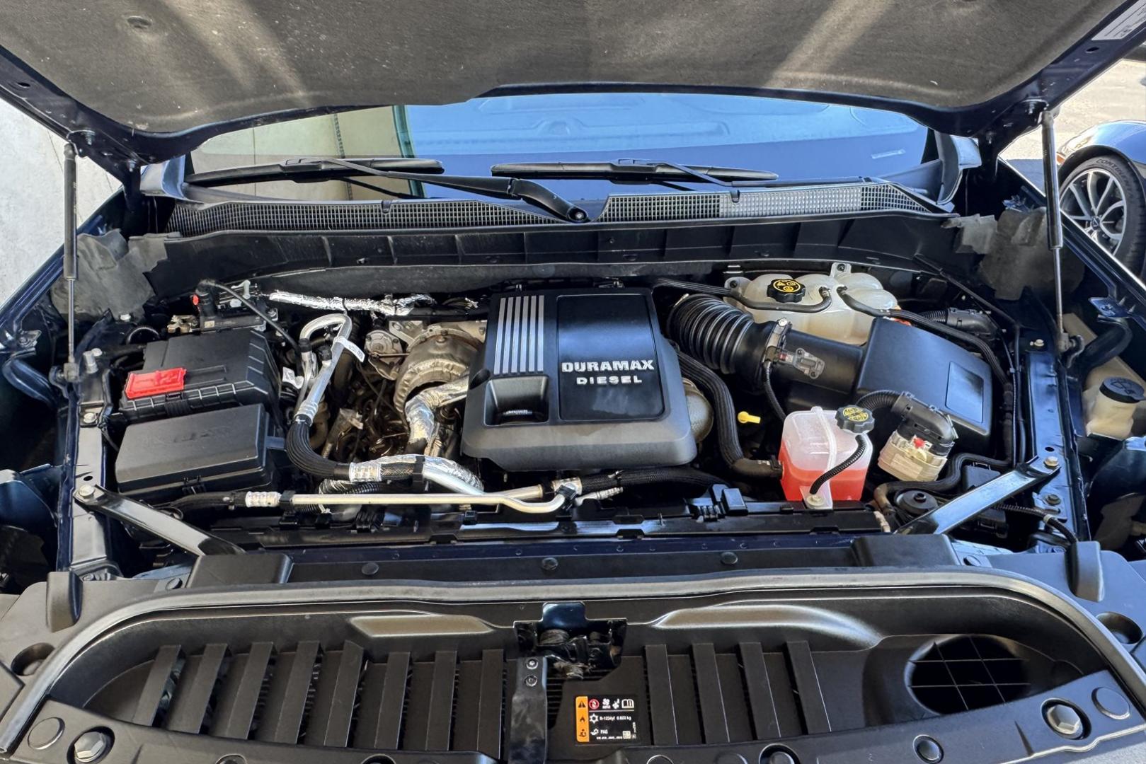 2022 Blue /Black Chevrolet Silverado 1500 High Country (3GCUYHET5NG) with an 6 Cyl 3.0 Liter Turbo Diesel engine, Automatic 10 Speed transmission, located at 2304 W. Main St., Boise, ID, 83702, (208) 342-7777, 43.622105, -116.218658 - Diesel Powered! - Photo#21