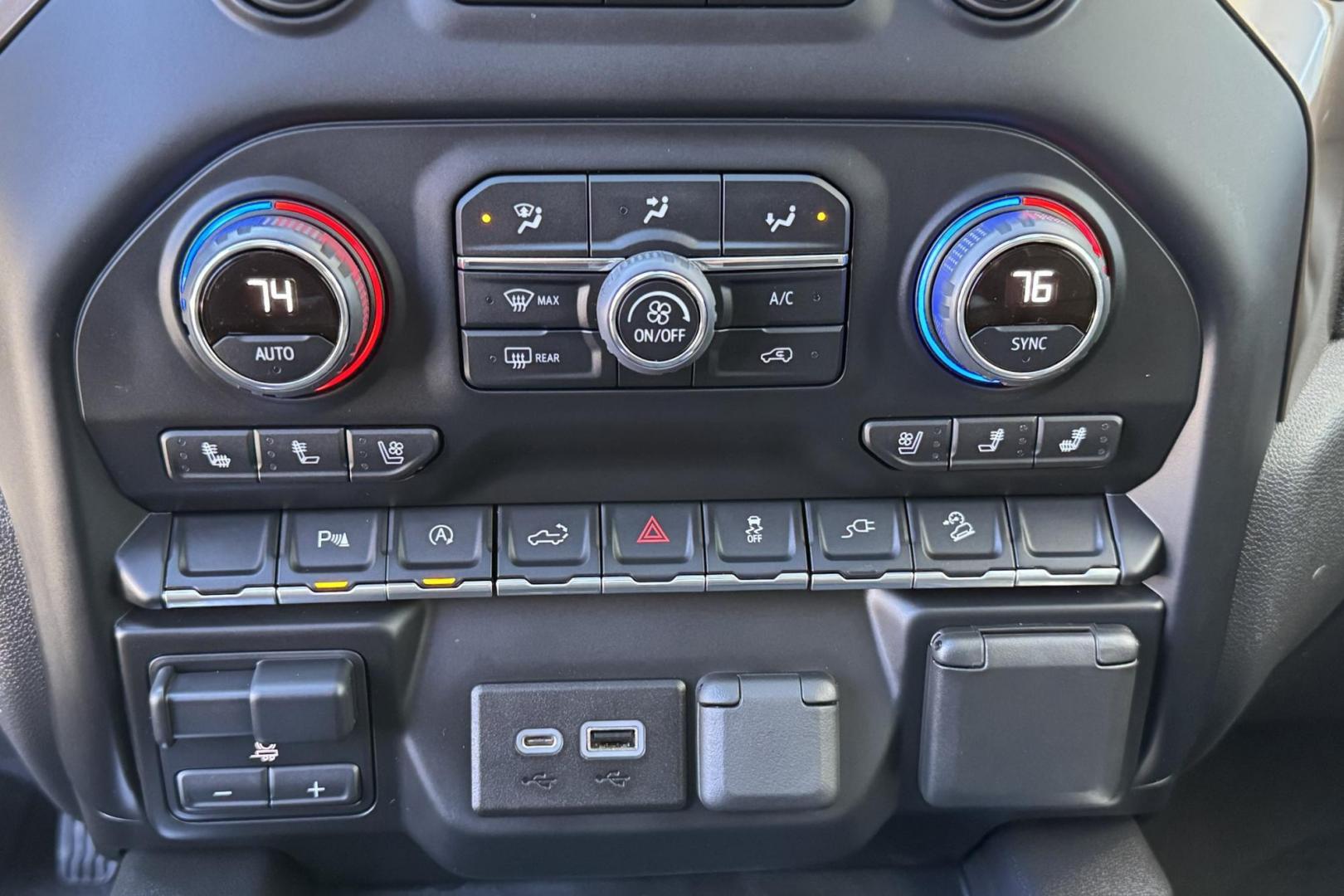 2022 Blue /Black Chevrolet Silverado 1500 High Country (3GCUYHET5NG) with an 6 Cyl 3.0 Liter Turbo Diesel engine, Automatic 10 Speed transmission, located at 2304 W. Main St., Boise, ID, 83702, (208) 342-7777, 43.622105, -116.218658 - Diesel Powered! - Photo#8
