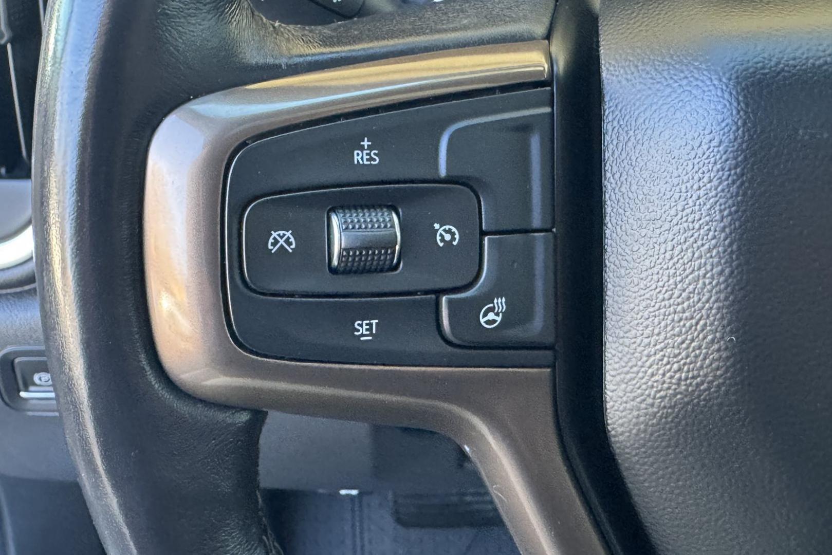 2022 Blue /Black Chevrolet Silverado 1500 High Country (3GCUYHET5NG) with an 6 Cyl 3.0 Liter Turbo Diesel engine, Automatic 10 Speed transmission, located at 2304 W. Main St., Boise, ID, 83702, (208) 342-7777, 43.622105, -116.218658 - Diesel Powered! - Photo#9