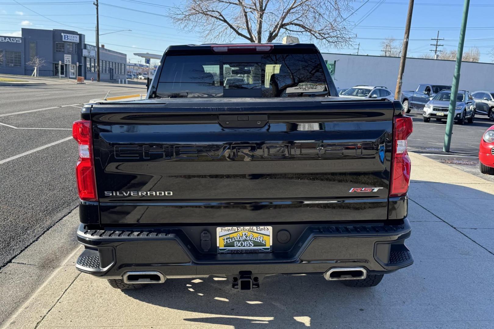 2022 Black /Black Chevrolet Silverado 1500 RST Z/71 (1GCUYEEL6NZ) with an V8 6.2 Liter engine, Automatic 10 Speed transmission, located at 2304 W. Main St., Boise, ID, 83702, (208) 342-7777, 43.622105, -116.218658 - Low Mileage! - Photo#1