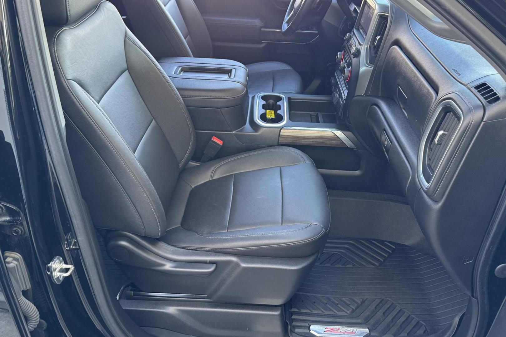 2022 Black /Black Chevrolet Silverado 1500 RST Z/71 (1GCUYEEL6NZ) with an V8 6.2 Liter engine, Automatic 10 Speed transmission, located at 2304 W. Main St., Boise, ID, 83702, (208) 342-7777, 43.622105, -116.218658 - Low Mileage! - Photo#20