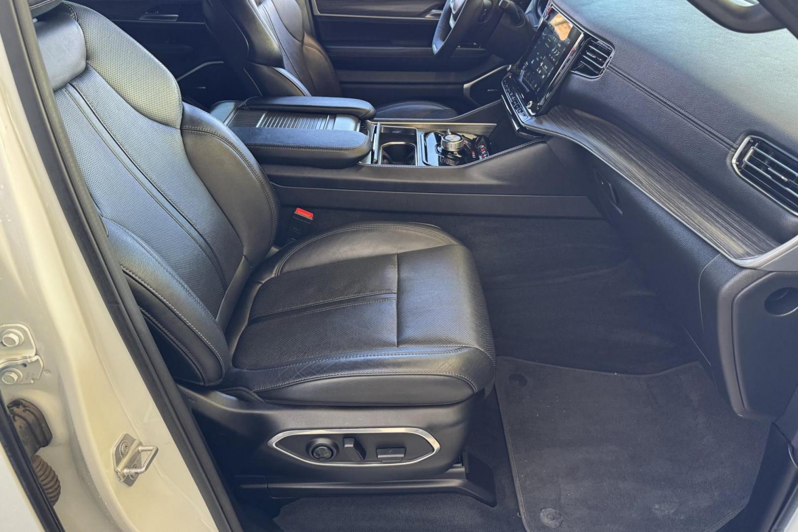 2023 Bright White /Black Jeep Wagoneer L Series II (1C4SJSBP1PS) with an V6 3.0 Liter Twin Turbo engine, Automatic 8 Speed transmission, located at 2304 W. Main St., Boise, ID, 83702, (208) 342-7777, 43.622105, -116.218658 - Seats 8 And Super Smooth Ride! - Photo#23