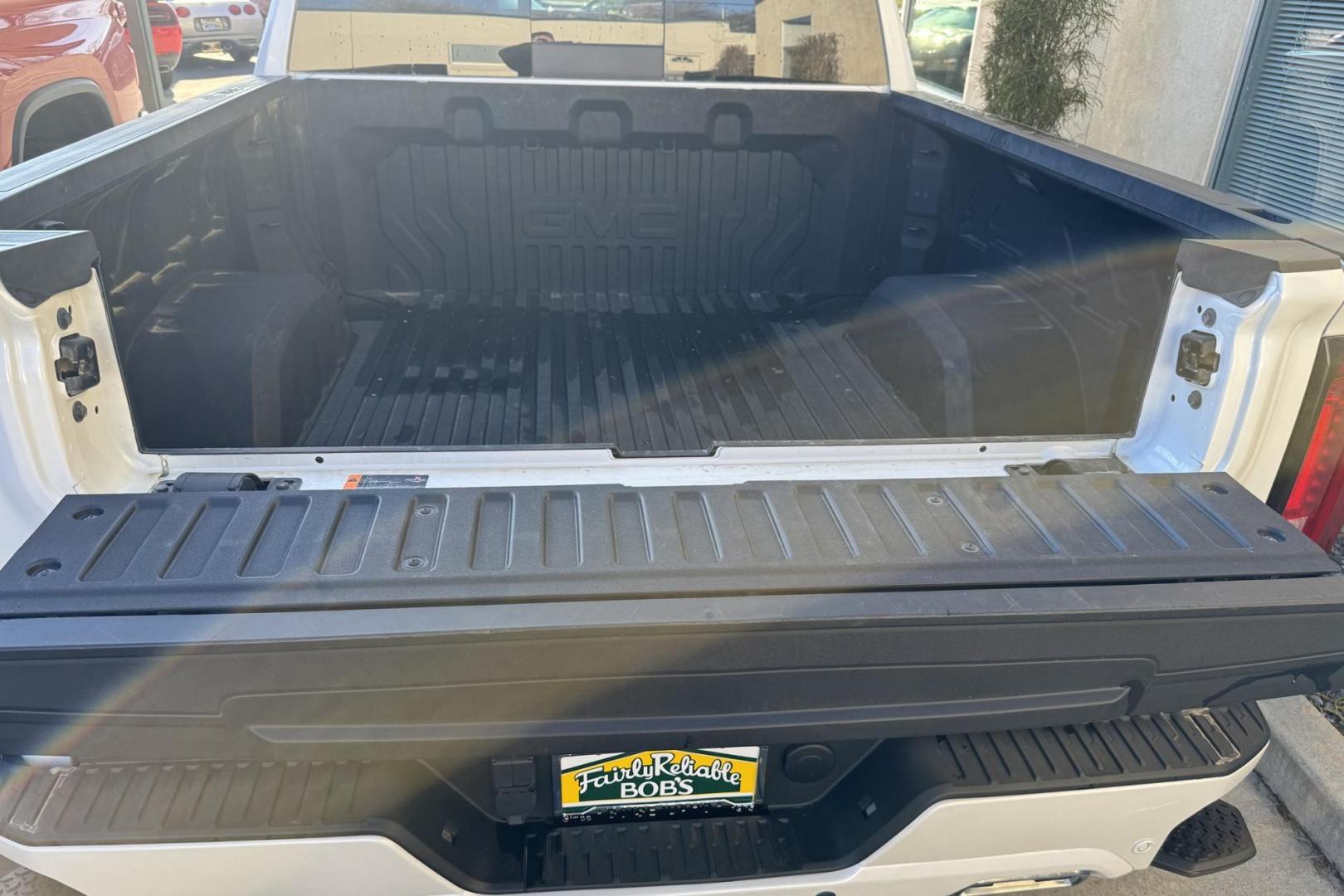 2022 White Frost Tricoat /Alpine Umber GMC Sierra 1500 Denali Ultimate (1GTUUHET1NZ) with an 6 Cyl 3.0 Liter Turbo Diesel engine, Automatic 10 Speed transmission, located at 2304 W. Main St., Boise, ID, 83702, (208) 342-7777, 43.622105, -116.218658 - Looking For That Amazing Truck? Here It Is! - Photo#30