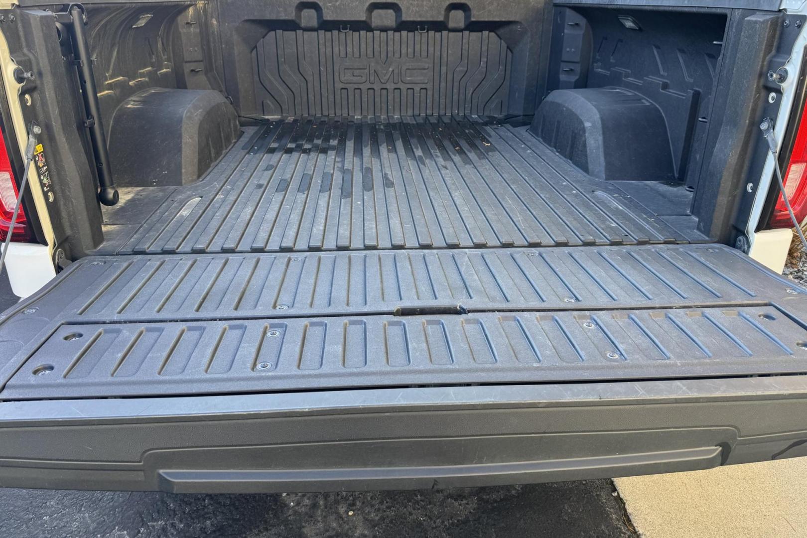 2022 White Frost Tricoat /Alpine Umber GMC Sierra 1500 Denali Ultimate (1GTUUHET1NZ) with an 6 Cyl 3.0 Liter Turbo Diesel engine, Automatic 10 Speed transmission, located at 2304 W. Main St., Boise, ID, 83702, (208) 342-7777, 43.622105, -116.218658 - Looking For That Amazing Truck? Here It Is! - Photo#31