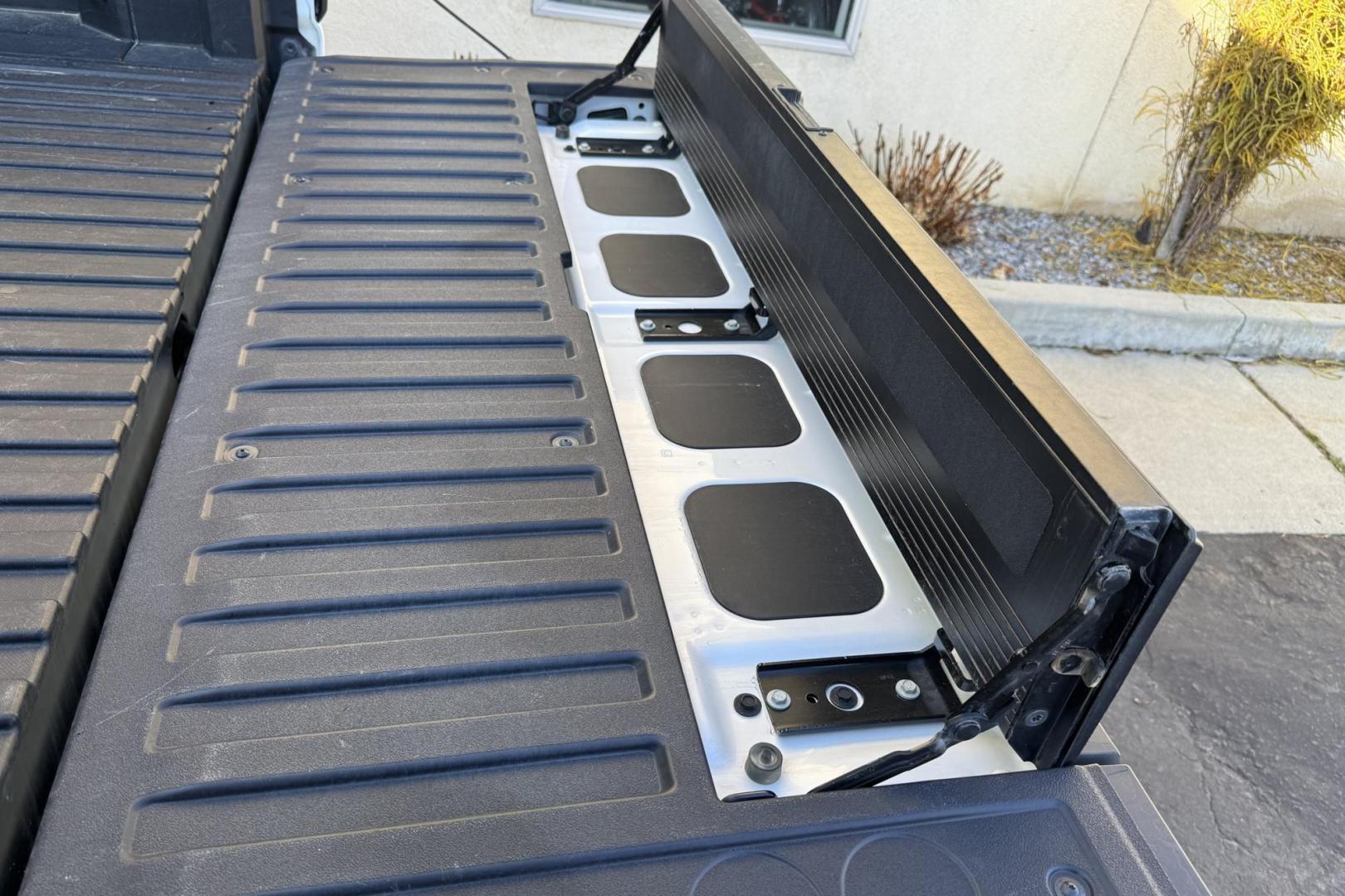 2022 White Frost Tricoat /Alpine Umber GMC Sierra 1500 Denali Ultimate (1GTUUHET1NZ) with an 6 Cyl 3.0 Liter Turbo Diesel engine, Automatic 10 Speed transmission, located at 2304 W. Main St., Boise, ID, 83702, (208) 342-7777, 43.622105, -116.218658 - Looking For That Amazing Truck? Here It Is! - Photo#32