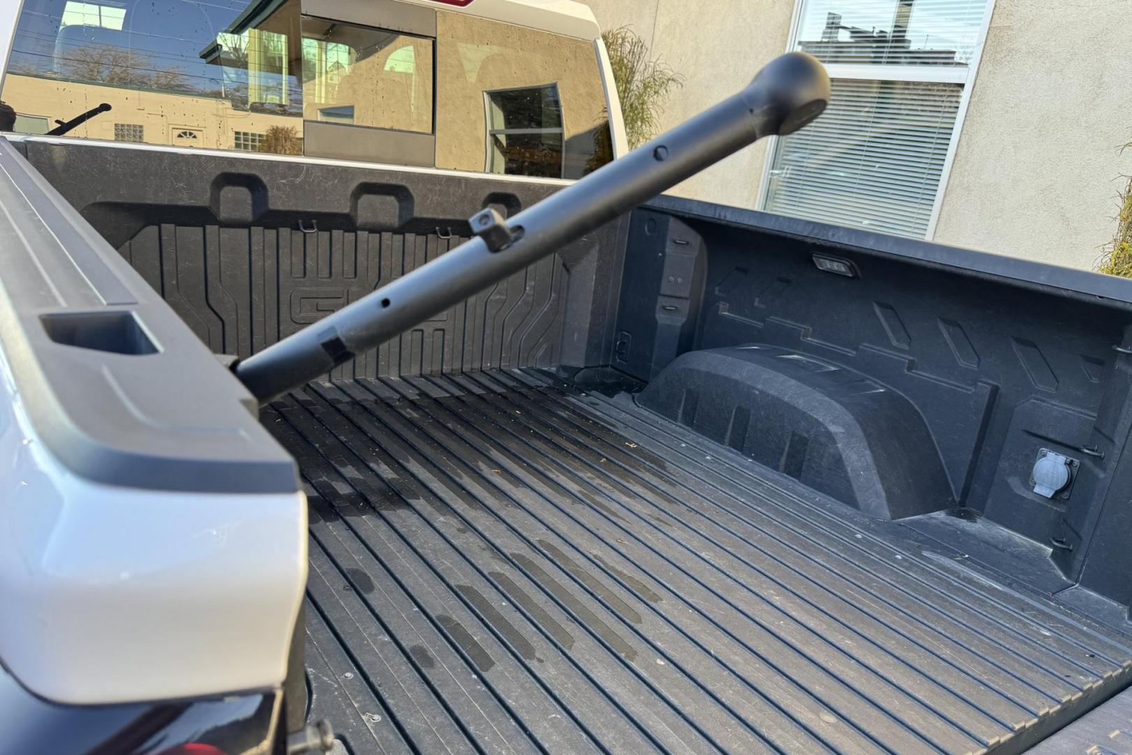 2022 White Frost Tricoat /Alpine Umber GMC Sierra 1500 Denali Ultimate (1GTUUHET1NZ) with an 6 Cyl 3.0 Liter Turbo Diesel engine, Automatic 10 Speed transmission, located at 2304 W. Main St., Boise, ID, 83702, (208) 342-7777, 43.622105, -116.218658 - Looking For That Amazing Truck? Here It Is! - Photo#33
