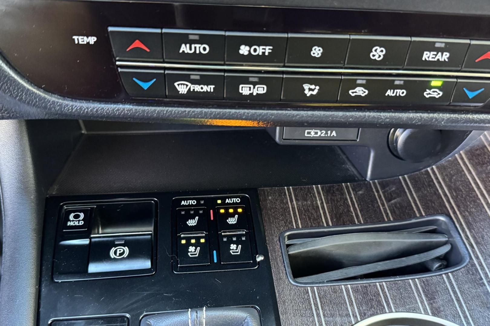 2021 Atomic Silver /Black Lexus RX 350L Luxury (JTJJZKFAXM2) with an V6 3.5 Liter engine, Automatic 8 Speed transmission, located at 2304 W. Main St., Boise, ID, 83702, (208) 342-7777, 43.622105, -116.218658 - Photo#9