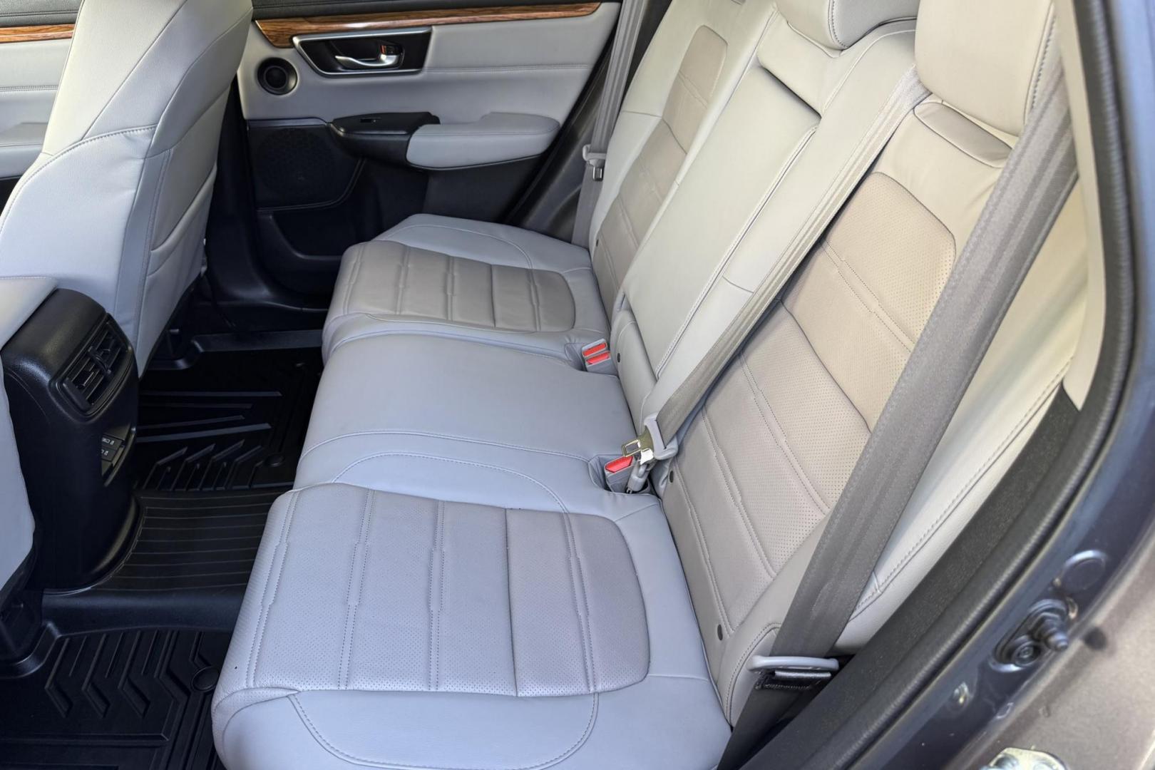 2018 Modern Steel Metallic /Light Gray Honda CR-V EX-L (7FARW1H82JE) with an 4 Cyl 1.5 Liter Turbo engine, Automatic transmission, located at 2304 W. Main St., Boise, ID, 83702, (208) 342-7777, 43.622105, -116.218658 - Clean And Well Optioned! - Photo#13