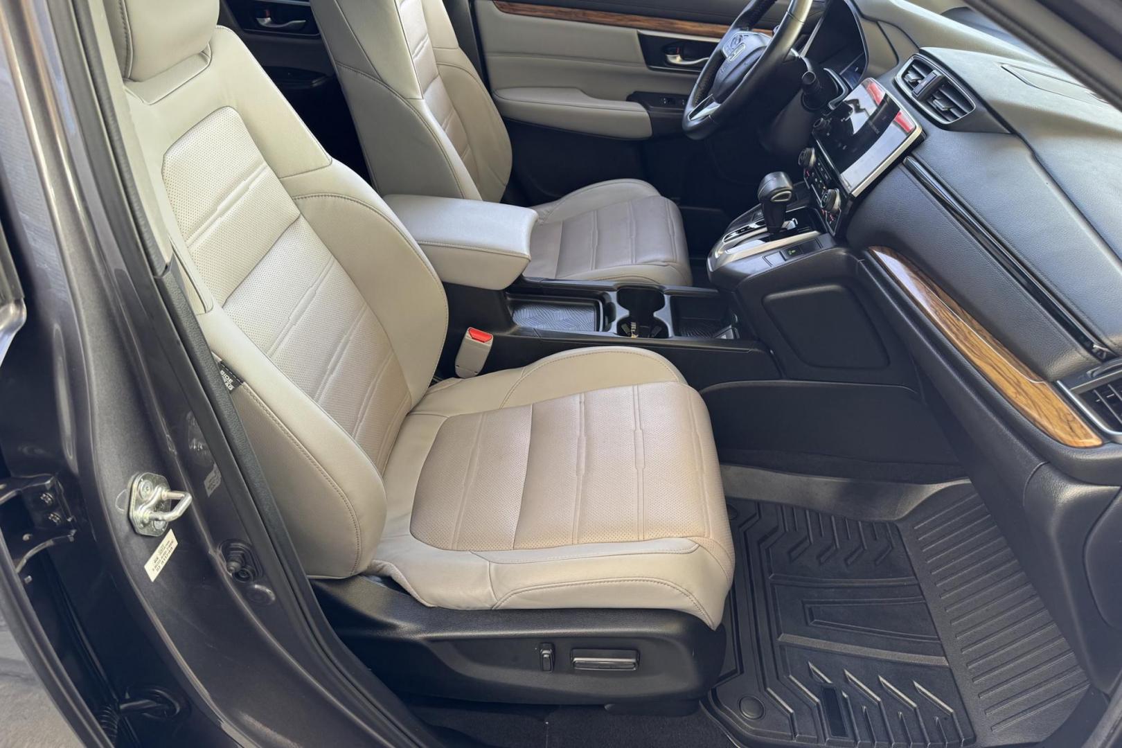 2018 Modern Steel Metallic /Light Gray Honda CR-V EX-L (7FARW1H82JE) with an 4 Cyl 1.5 Liter Turbo engine, Automatic transmission, located at 2304 W. Main St., Boise, ID, 83702, (208) 342-7777, 43.622105, -116.218658 - Clean And Well Optioned! - Photo#16