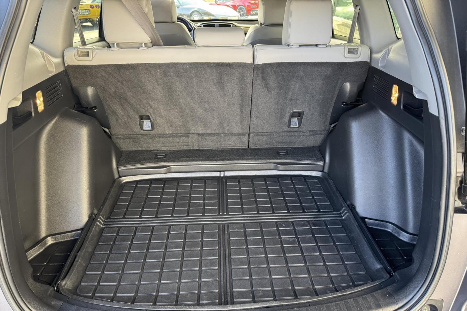 2018 Modern Steel Metallic /Light Gray Honda CR-V EX-L (7FARW1H82JE) with an 4 Cyl 1.5 Liter Turbo engine, Automatic transmission, located at 2304 W. Main St., Boise, ID, 83702, (208) 342-7777, 43.622105, -116.218658 - Clean And Well Optioned! - Photo#18