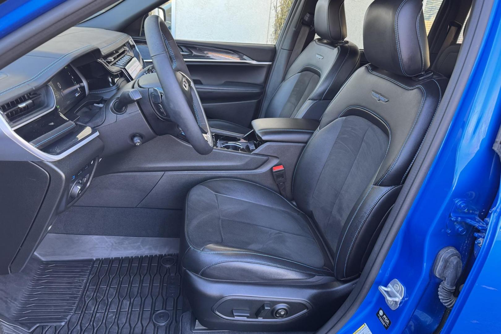 2022 Hydro Blue Pearl /Black Jeep Grand Cherokee 4xe Trailhawk (1C4RJYC67N8) with an 4 Cyl 2.0 Liter Hybrid engine, Automatic 8 Speed transmission, located at 2304 W. Main St., Boise, ID, 83702, (208) 342-7777, 43.622105, -116.218658 - Photo#17