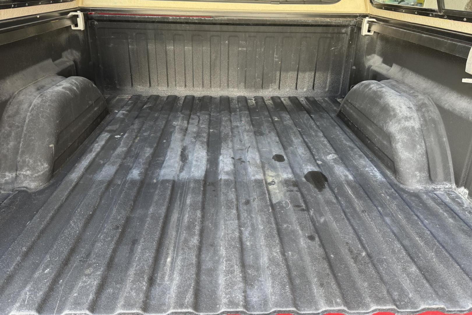 2005 Victory Red /Gray Chevrolet Silverado 1500 Z71 (2GCEK13T051) with an V8 5.3 Liter engine, Automatic transmission, located at 2304 W. Main St., Boise, ID, 83702, (208) 342-7777, 43.622105, -116.218658 - Idaho Truck From Day 1! Clean, Rare Find With 64k Actual Miles! - Photo#21