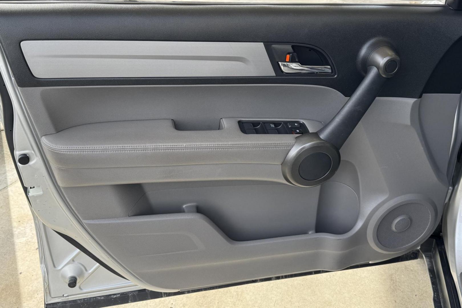 2011 Silver /Gray Honda CR-V EX-L (JHLRE4H78BC) with an 4 Cyl 2.4 Liter engine, Automatic transmission, located at 2304 W. Main St., Boise, ID, 83702, (208) 342-7777, 43.622105, -116.218658 - Hard To Find! Great To Own! - Photo#3