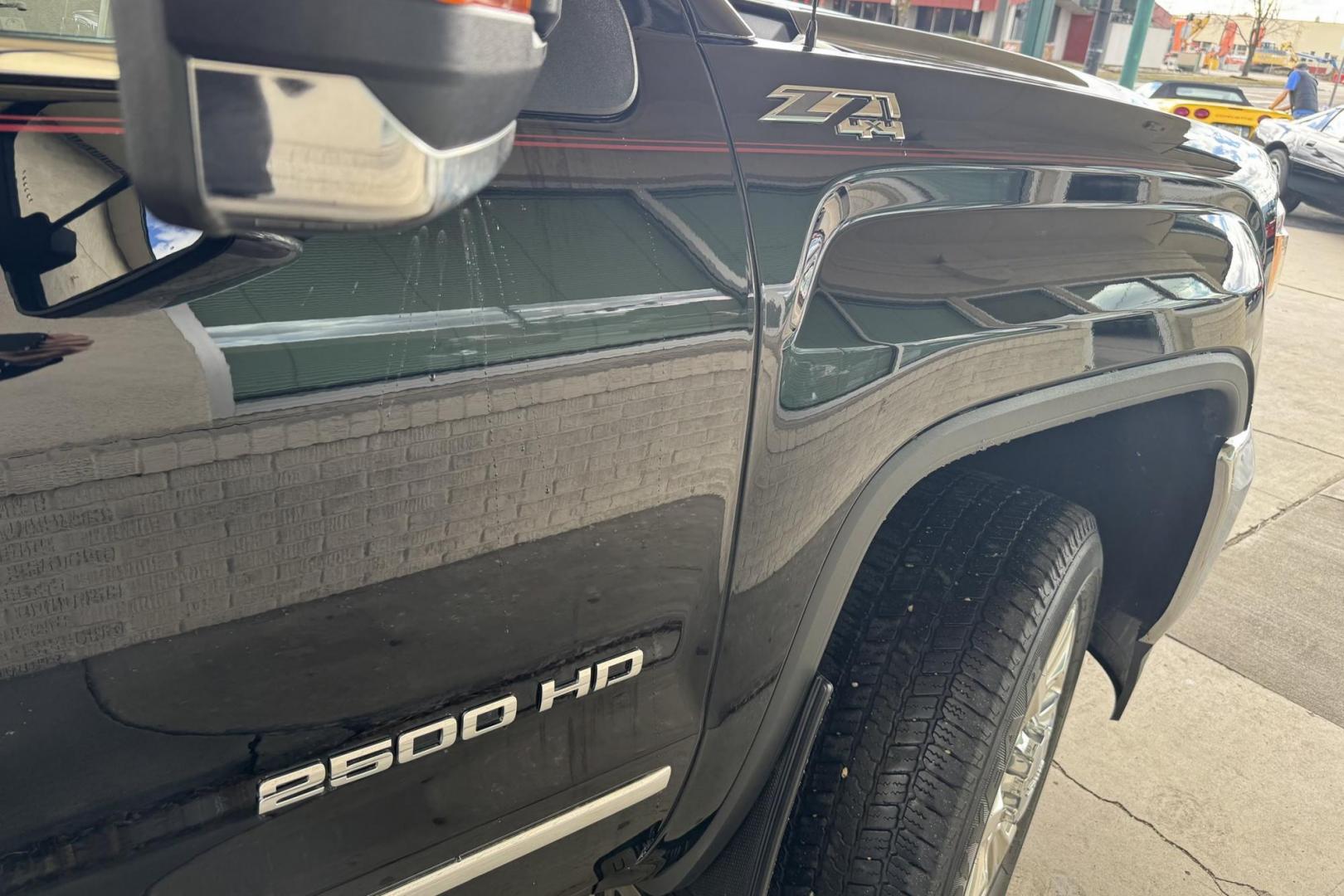 2018 Black /Black GMC Sierra 2500HD SLT (1GT22TEGXJZ) with an V8 6.0 Liter engine, Automatic 6 Speed transmission, located at 2304 W. Main St., Boise, ID, 83702, (208) 342-7777, 43.622105, -116.218658 - Photo#16