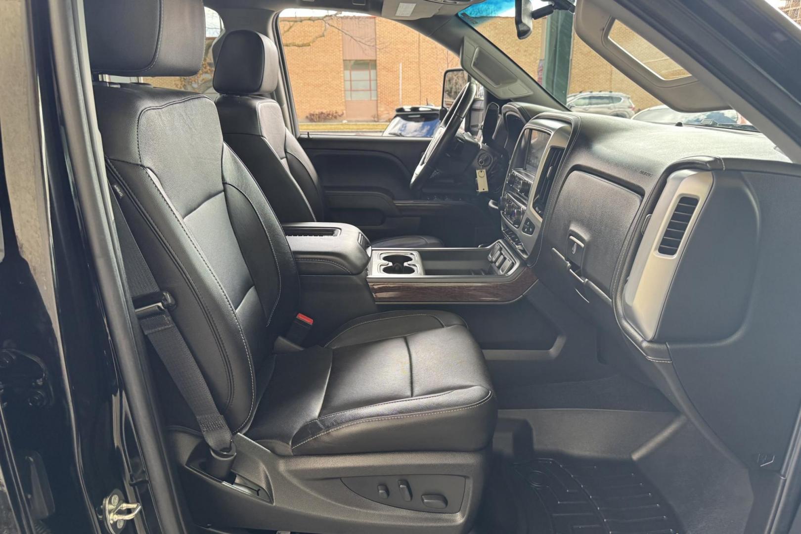 2018 Black /Black GMC Sierra 2500HD SLT (1GT22TEGXJZ) with an V8 6.0 Liter engine, Automatic 6 Speed transmission, located at 2304 W. Main St., Boise, ID, 83702, (208) 342-7777, 43.622105, -116.218658 - Photo#19