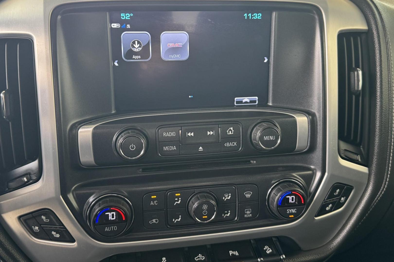 2018 Black /Black GMC Sierra 2500HD SLT (1GT22TEGXJZ) with an V8 6.0 Liter engine, Automatic 6 Speed transmission, located at 2304 W. Main St., Boise, ID, 83702, (208) 342-7777, 43.622105, -116.218658 - Photo#9
