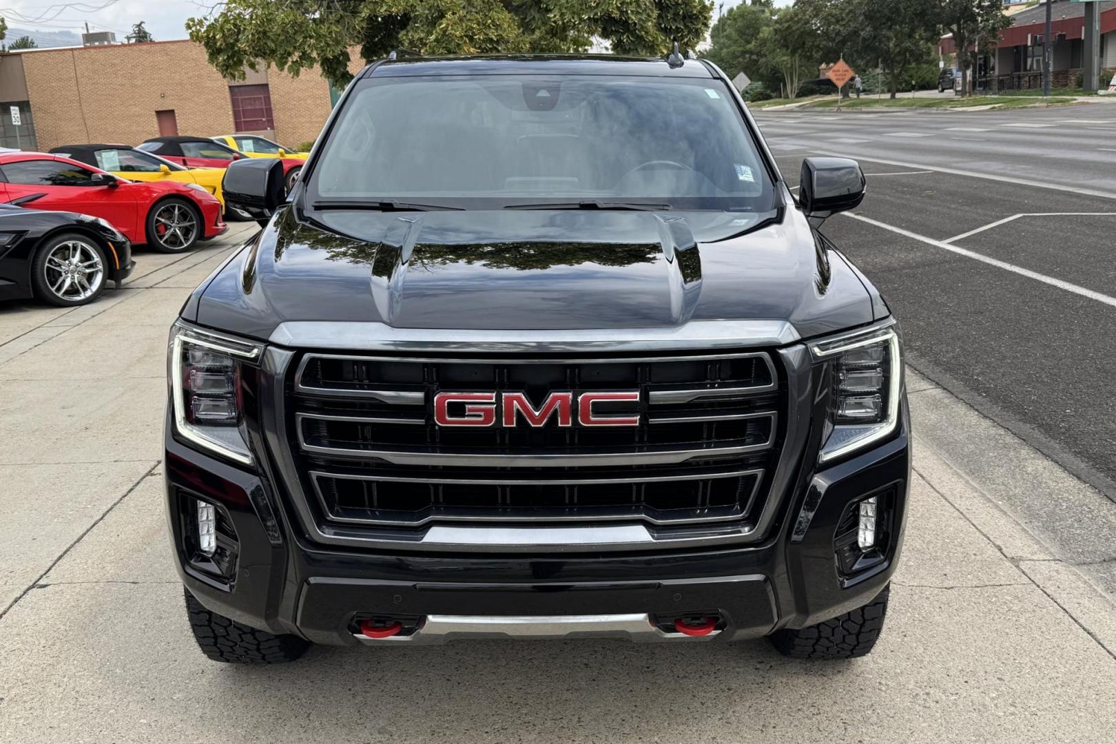 2022 Black /Jet Black/Umber GMC Yukon AT4 (1GKS2CKL9NR) with an V8 6.2 Liter engine, Automatic 10 Speed transmission, located at 2304 W. Main St., Boise, ID, 83702, (208) 342-7777, 43.622105, -116.218658 - Nicely Optioned! - Photo#3