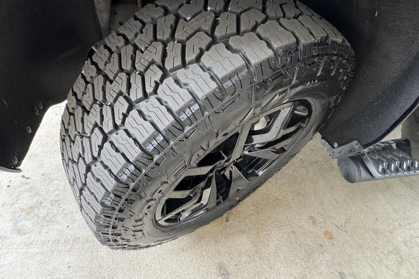 2022 Black /Jet Black/Umber GMC Yukon AT4 (1GKS2CKL9NR) with an V8 6.2 Liter engine, Automatic 10 Speed transmission, located at 2304 W. Main St., Boise, ID, 83702, (208) 342-7777, 43.622105, -116.218658 - Nicely Optioned! - Photo#24