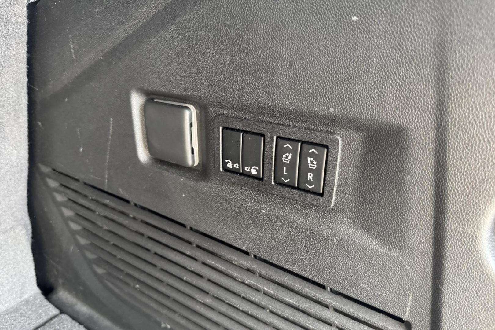 2022 Black /Jet Black/Umber GMC Yukon AT4 (1GKS2CKL9NR) with an V8 6.2 Liter engine, Automatic 10 Speed transmission, located at 2304 W. Main St., Boise, ID, 83702, (208) 342-7777, 43.622105, -116.218658 - Nicely Optioned! - Photo#29