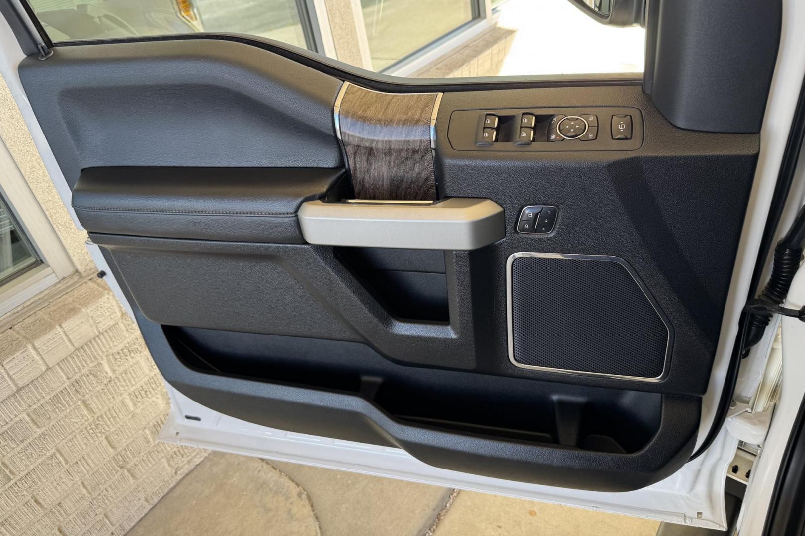 2017 Oxford White /Black Ford F-250 Lariat (1FT7W2B68HE) with an V8 6.2 Liter engine, Automatic 6 Speed transmission, located at 2304 W. Main St., Boise, ID, 83702, (208) 342-7777, 43.622105, -116.218658 - Nicely Optioned And Ready To Haul! - Photo#10