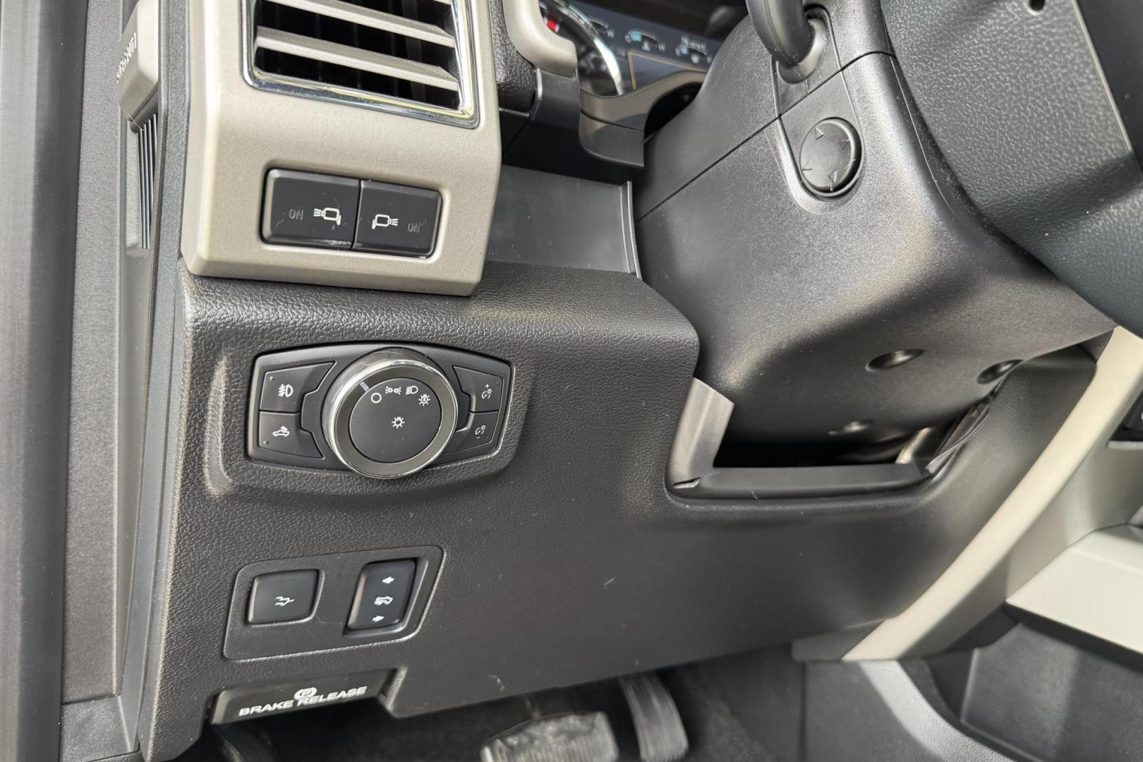 2017 Oxford White /Black Ford F-250 Lariat (1FT7W2B68HE) with an V8 6.2 Liter engine, Automatic 6 Speed transmission, located at 2304 W. Main St., Boise, ID, 83702, (208) 342-7777, 43.622105, -116.218658 - Photo#10
