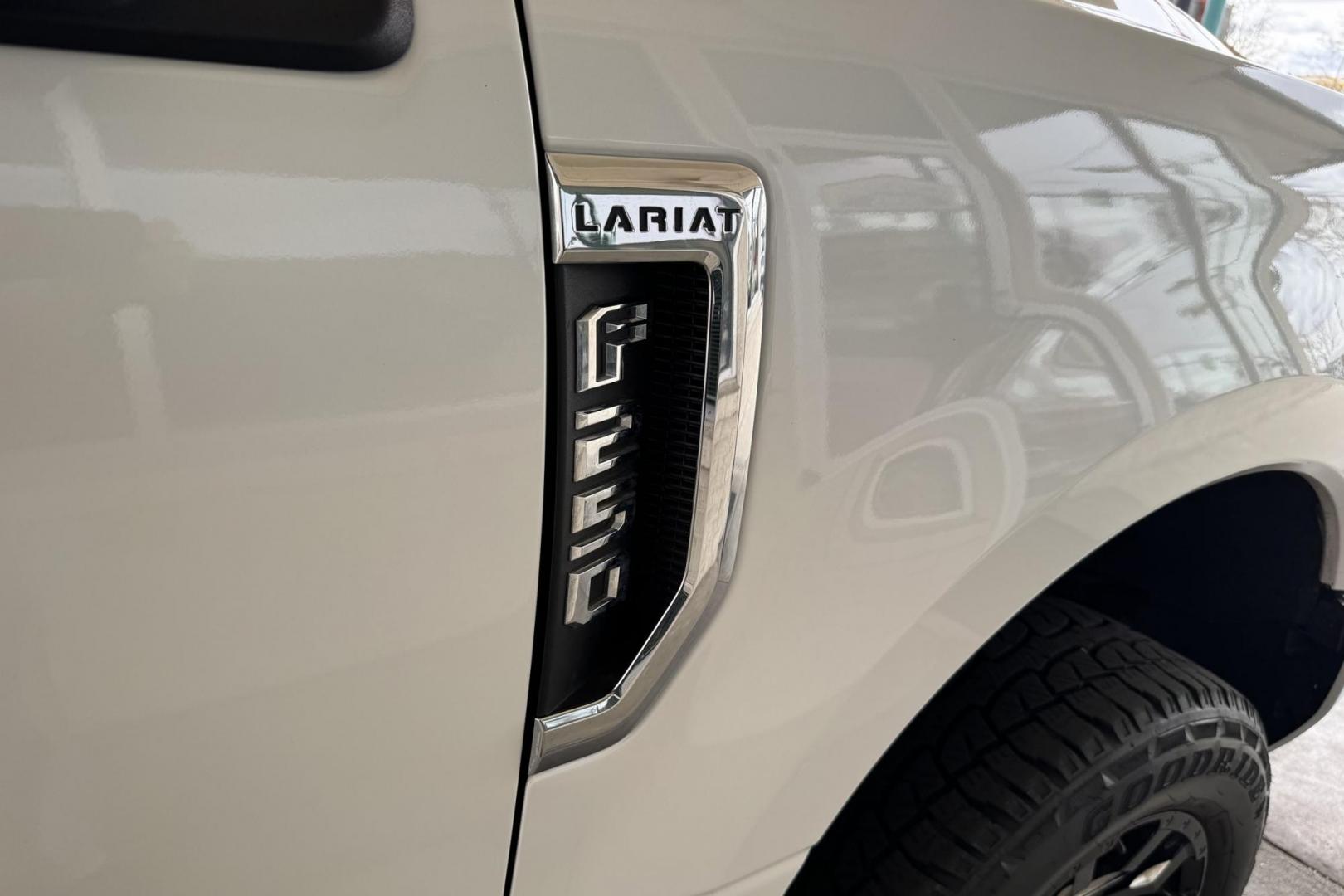 2017 Oxford White /Black Ford F-250 Lariat (1FT7W2B68HE) with an V8 6.2 Liter engine, Automatic 6 Speed transmission, located at 2304 W. Main St., Boise, ID, 83702, (208) 342-7777, 43.622105, -116.218658 - Photo#19
