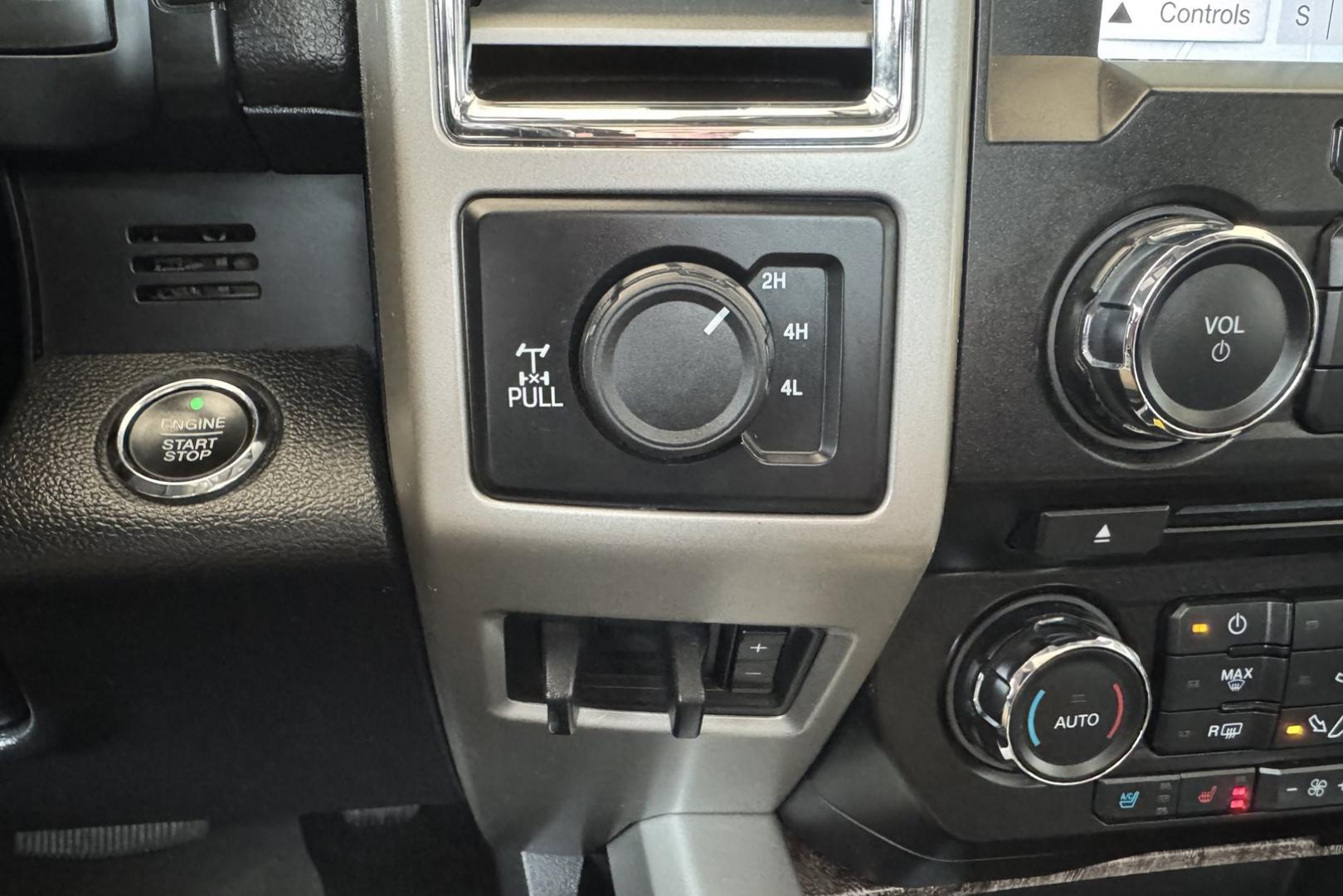 2017 Oxford White /Black Ford F-250 Lariat (1FT7W2B68HE) with an V8 6.2 Liter engine, Automatic 6 Speed transmission, located at 2304 W. Main St., Boise, ID, 83702, (208) 342-7777, 43.622105, -116.218658 - Photo#6
