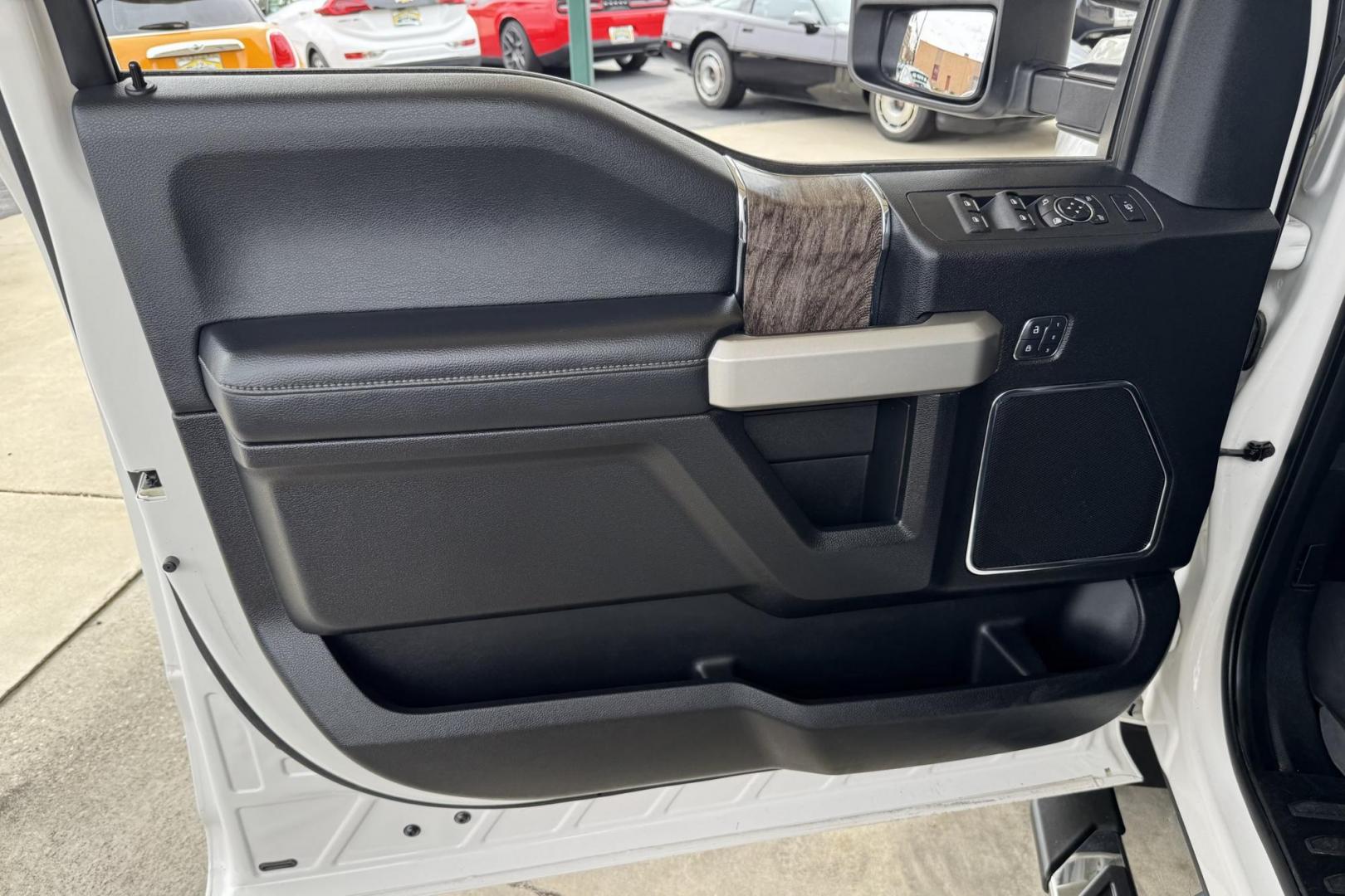 2017 Oxford White /Black Ford F-250 Lariat (1FT7W2B68HE) with an V8 6.2 Liter engine, Automatic 6 Speed transmission, located at 2304 W. Main St., Boise, ID, 83702, (208) 342-7777, 43.622105, -116.218658 - Photo#8