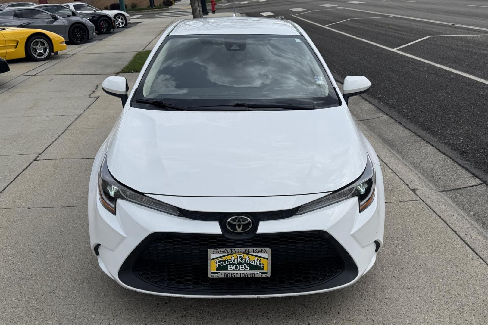2021 Super White /Black Toyota Corolla LE (5YFEPMAE7MP) with an 4 Cyl 1.8 Liter engine, Automatic transmission, located at 2304 W. Main St., Boise, ID, 83702, (208) 342-7777, 43.622105, -116.218658 - Great Fuel Economy! - Photo#3