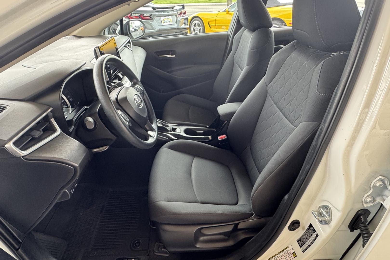 2021 Super White /Black Toyota Corolla LE (5YFEPMAE7MP) with an 4 Cyl 1.8 Liter engine, Automatic transmission, located at 2304 W. Main St., Boise, ID, 83702, (208) 342-7777, 43.622105, -116.218658 - Great Fuel Economy! - Photo#6