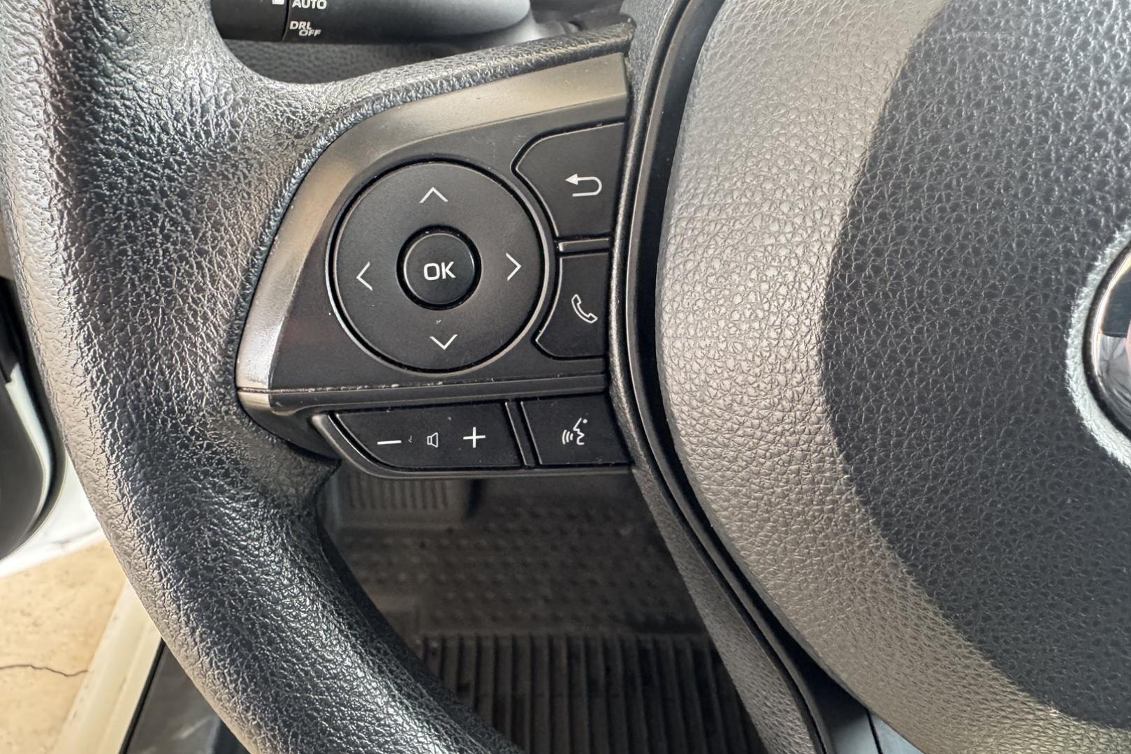 2021 Super White /Black Toyota Corolla LE (5YFEPMAE7MP) with an 4 Cyl 1.8 Liter engine, Automatic transmission, located at 2304 W. Main St., Boise, ID, 83702, (208) 342-7777, 43.622105, -116.218658 - Great Fuel Economy! - Photo#7