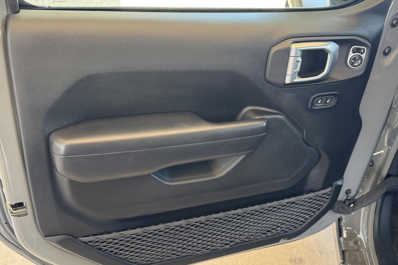 2019 Destroyer Gray /Black Jeep Wrangler Unlimited Sport (1C4HJXDNXKW) with an 4 Cyl 2.0 Liter Turbo engine, Automatic 8 Speed transmission, located at 2304 W. Main St., Boise, ID, 83702, (208) 342-7777, 43.622105, -116.218658 - Ready To Play! - Photo#7