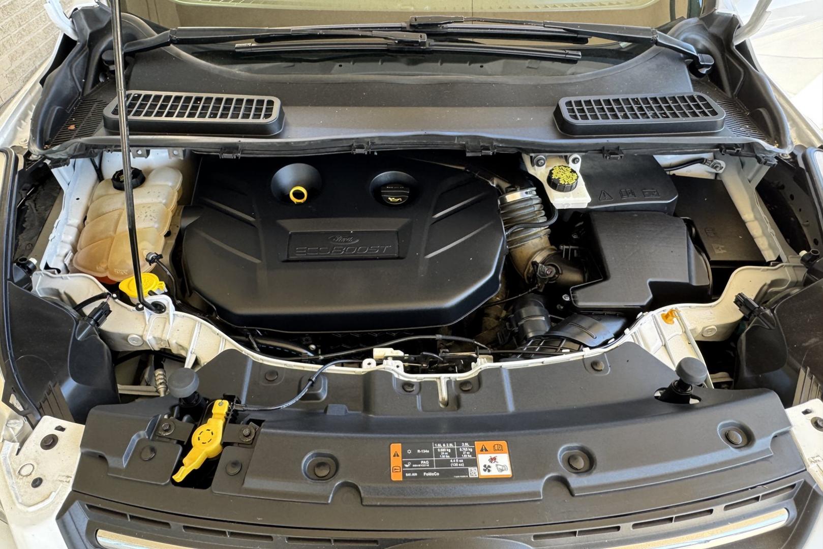 2016 Oxford White /Gray Ford Escape SE (1FMCU0G9XGU) with an 4 Cyl 2.0 Liter Turbo engine, Automatic 6 Speed transmission, located at 2304 W. Main St., Boise, ID, 83702, (208) 342-7777, 43.622105, -116.218658 - New Tires! Great Fuel Economy! Ready To Go! - Photo#15