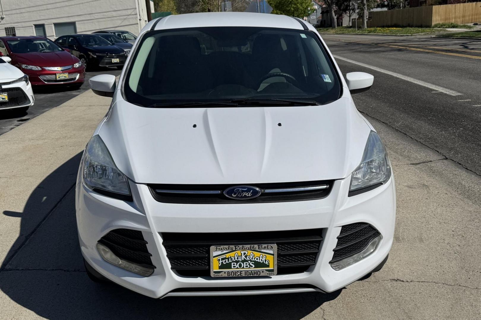 2016 Oxford White /Gray Ford Escape SE (1FMCU0G9XGU) with an 4 Cyl 2.0 Liter Turbo engine, Automatic 6 Speed transmission, located at 2304 W. Main St., Boise, ID, 83702, (208) 342-7777, 43.622105, -116.218658 - New Tires! Great Fuel Economy! Ready To Go! - Photo#1