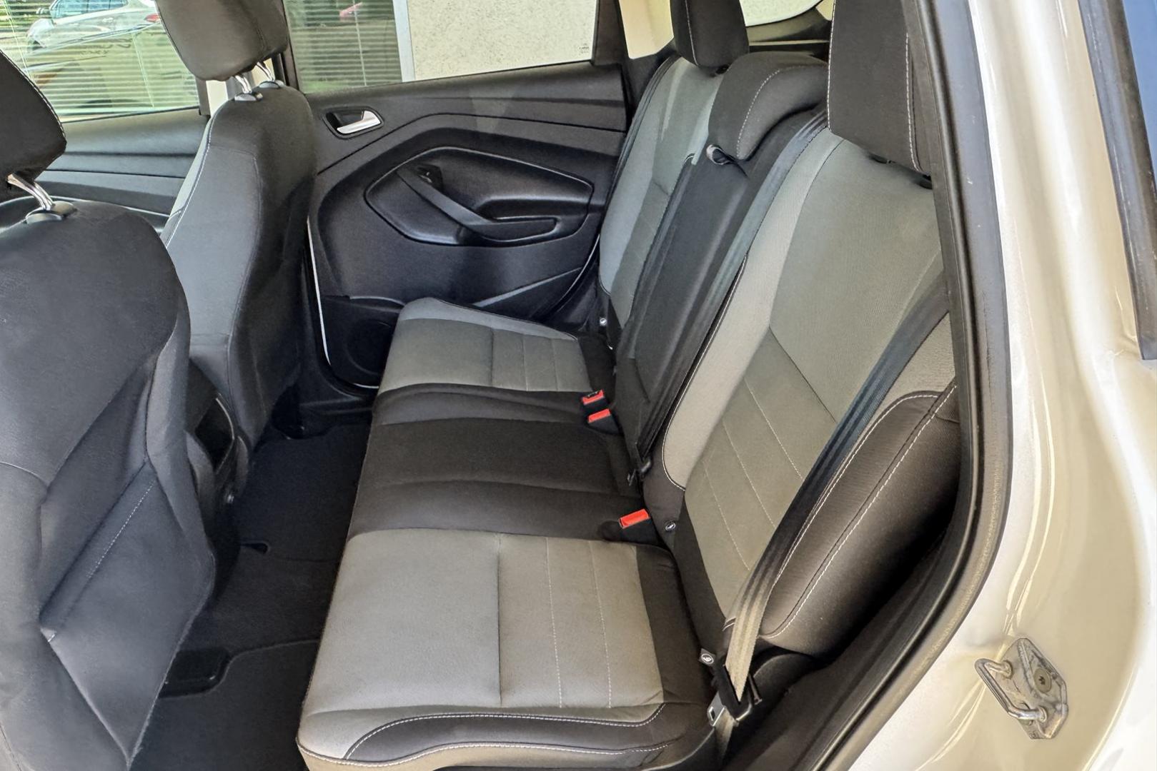 2016 Oxford White /Gray Ford Escape SE (1FMCU0G9XGU) with an 4 Cyl 2.0 Liter Turbo engine, Automatic 6 Speed transmission, located at 2304 W. Main St., Boise, ID, 83702, (208) 342-7777, 43.622105, -116.218658 - New Tires! Great Fuel Economy! Ready To Go! - Photo#7