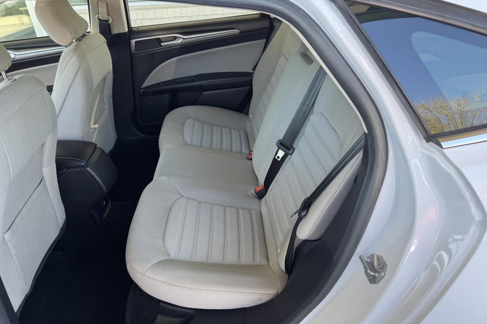 2018 Oxford White /Gray Ford Fusion Hybrid (3FA6P0UU5JR) with an 4 Cyl 2.0 Liter Hybrid engine, Automatic transmission, located at 2304 W. Main St., Boise, ID, 83702, (208) 342-7777, 43.622105, -116.218658 - Low Mileage, New Tires! Ready To Go! - Photo#9