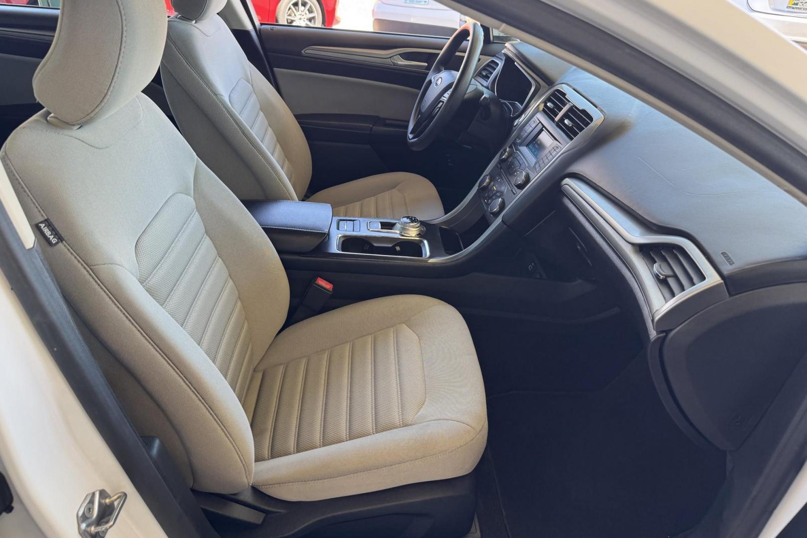 2018 Oxford White /Gray Ford Fusion Hybrid (3FA6P0UU5JR) with an 4 Cyl 2.0 Liter Hybrid engine, Automatic transmission, located at 2304 W. Main St., Boise, ID, 83702, (208) 342-7777, 43.622105, -116.218658 - Low Mileage, New Tires! Ready To Go! - Photo#13
