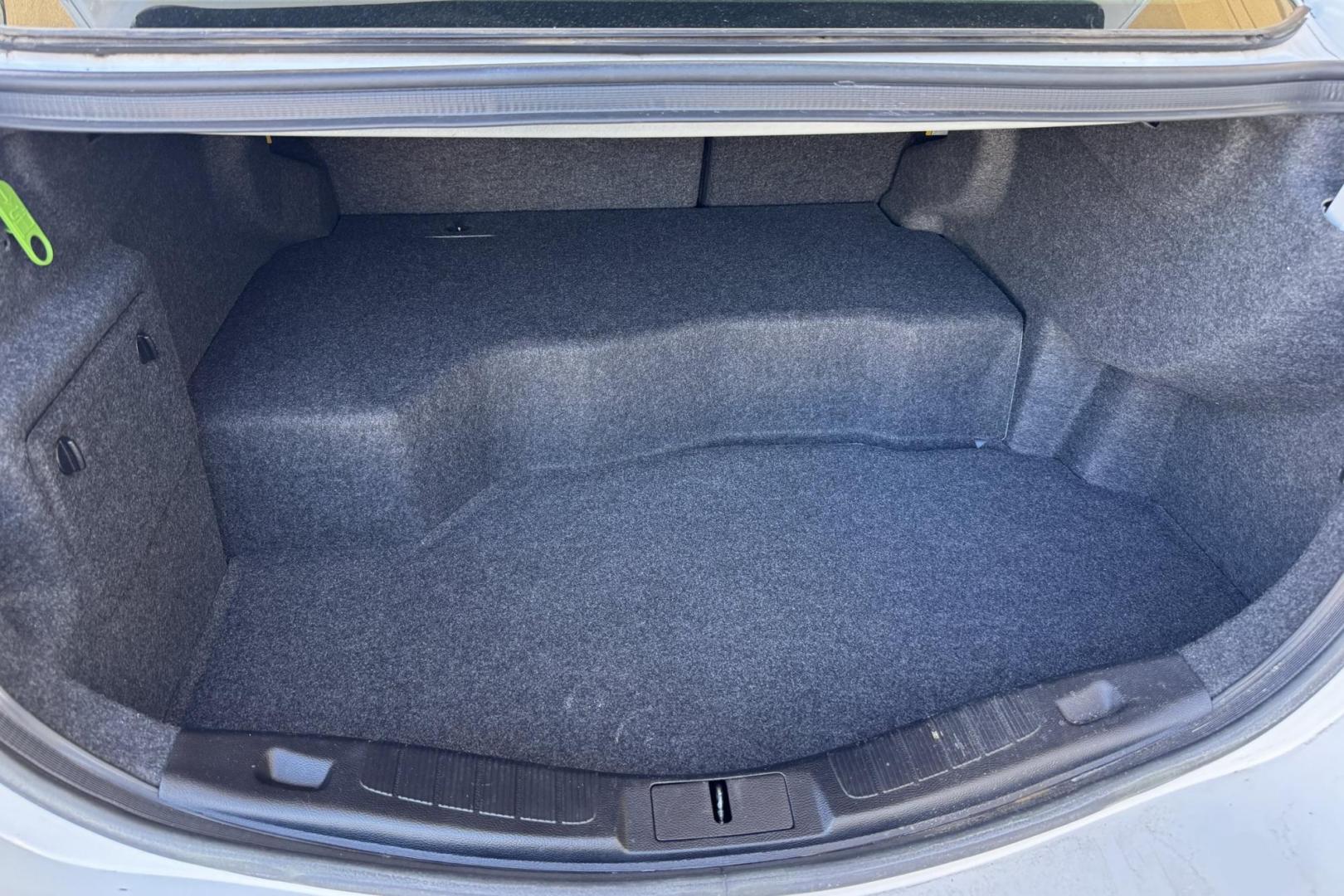 2018 Oxford White /Gray Ford Fusion Hybrid (3FA6P0UU5JR) with an 4 Cyl 2.0 Liter Hybrid engine, Automatic transmission, located at 2304 W. Main St., Boise, ID, 83702, (208) 342-7777, 43.622105, -116.218658 - Low Mileage, New Tires! Ready To Go! - Photo#15