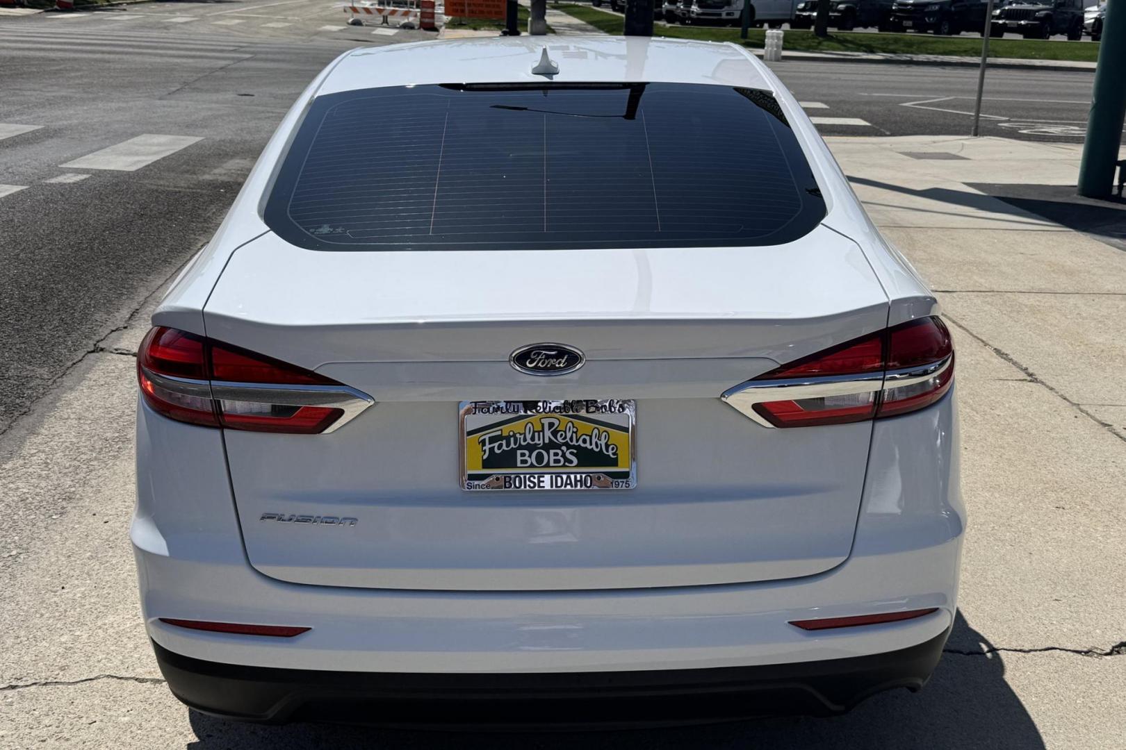 2020 Oxford White /Gray Ford Fusion (3FA6P0G75LR) with an 4 Cyl 2.5 Liter engine, Automatic transmission, located at 2304 W. Main St., Boise, ID, 83702, (208) 342-7777, 43.622105, -116.218658 - Great Fuel Economy! - Photo#1