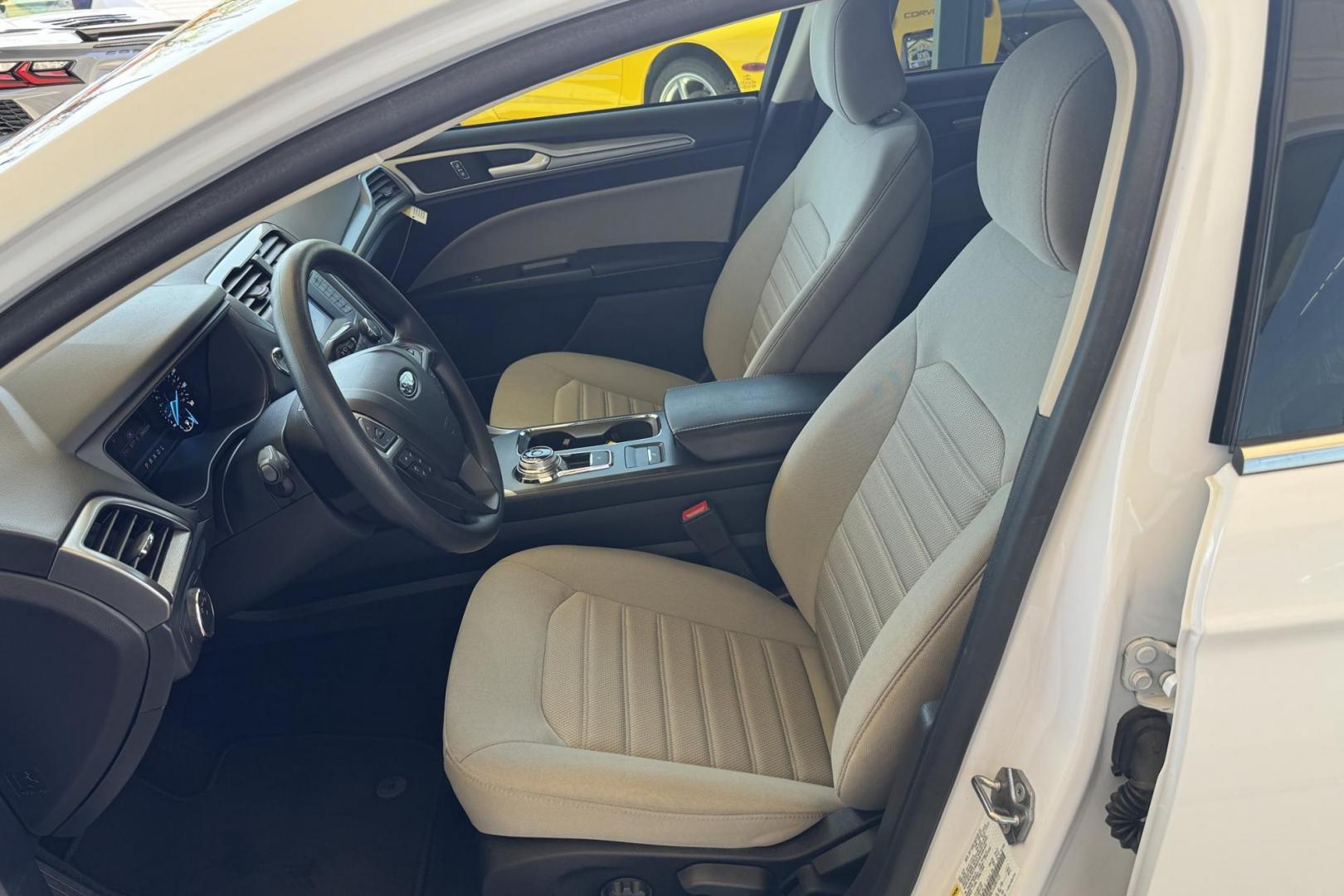 2020 Oxford White /Gray Ford Fusion (3FA6P0G75LR) with an 4 Cyl 2.5 Liter engine, Automatic transmission, located at 2304 W. Main St., Boise, ID, 83702, (208) 342-7777, 43.622105, -116.218658 - Great Fuel Economy! - Photo#6