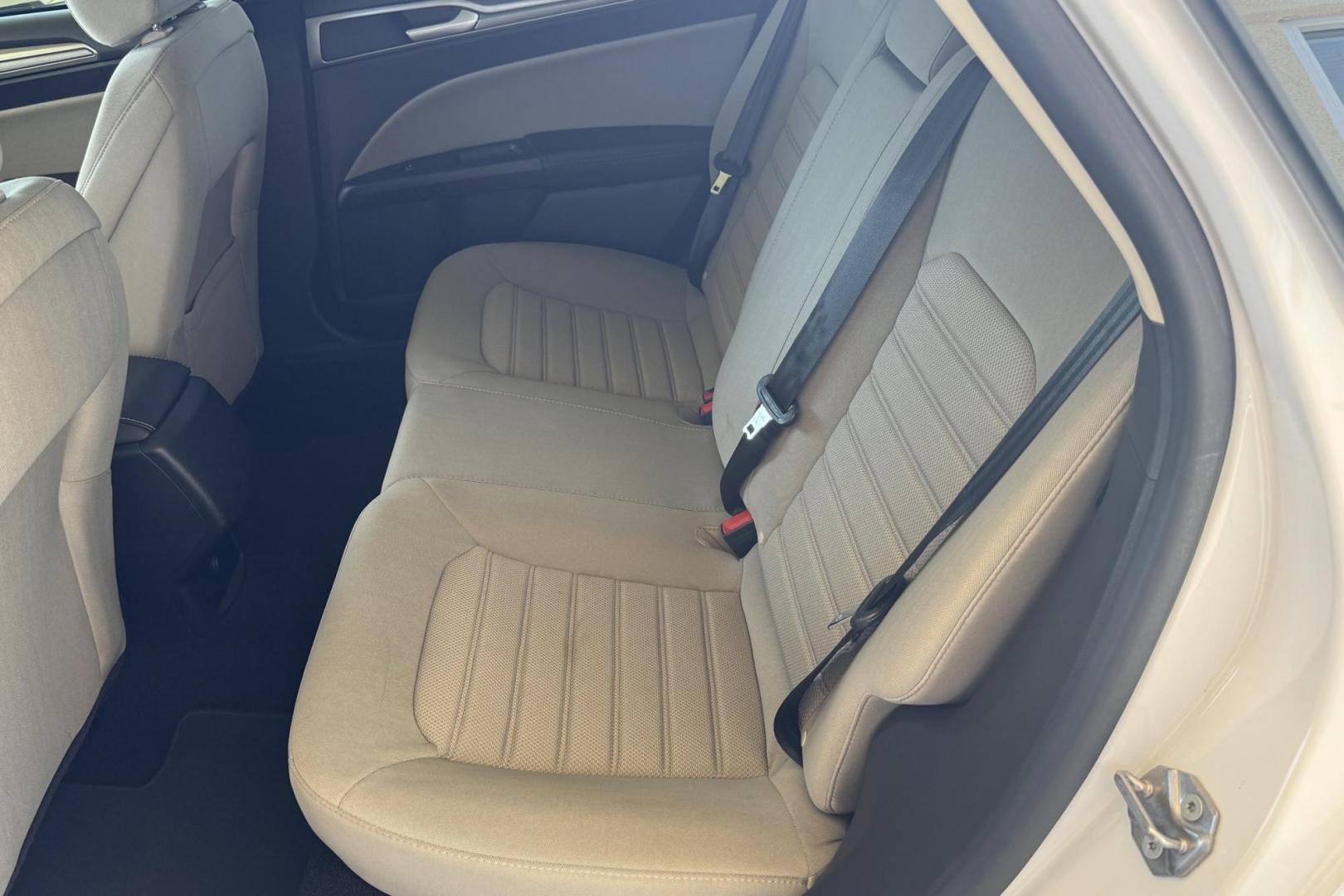 2020 Oxford White /Gray Ford Fusion (3FA6P0G75LR) with an 4 Cyl 2.5 Liter engine, Automatic transmission, located at 2304 W. Main St., Boise, ID, 83702, (208) 342-7777, 43.622105, -116.218658 - Great Fuel Economy! - Photo#7