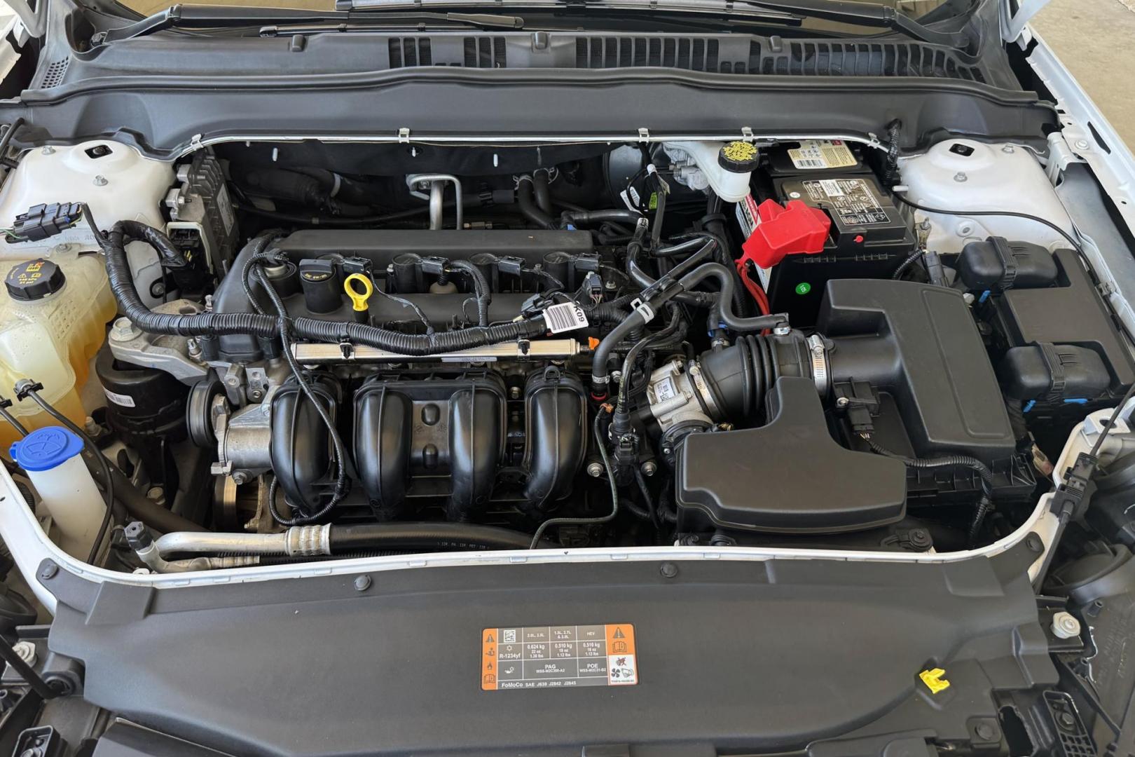 2020 Oxford White /Gray Ford Fusion (3FA6P0G75LR) with an 4 Cyl 2.5 Liter engine, Automatic transmission, located at 2304 W. Main St., Boise, ID, 83702, (208) 342-7777, 43.622105, -116.218658 - Great Fuel Economy! - Photo#9