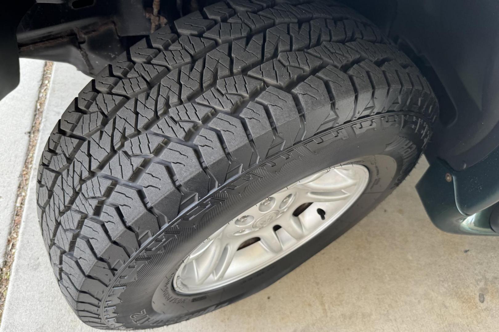2002 Green /Gray Dodge Durango SLT (1B4HS48N62F) with an V8 4.7 Liter engine, Automatic transmission, located at 2304 W. Main St., Boise, ID, 83702, (208) 342-7777, 43.622105, -116.218658 - 8 Passenger! New Tires! Only 63k Miles! - Photo#10