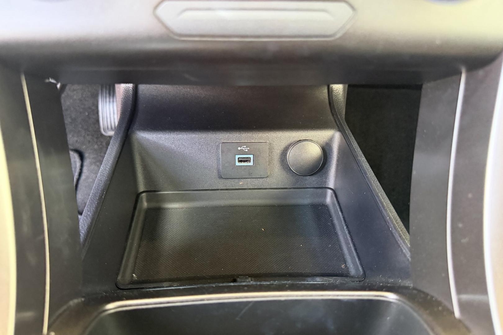 2018 Black /Gray Ford Fusion (3FA6P0UU8JR) with an 4 Cyl 2.0 Liter Hybrid engine, Automatic transmission, located at 2304 W. Main St., Boise, ID, 83702, (208) 342-7777, 43.622105, -116.218658 - Great Fuel Economy! Great Value!- Photo#9
