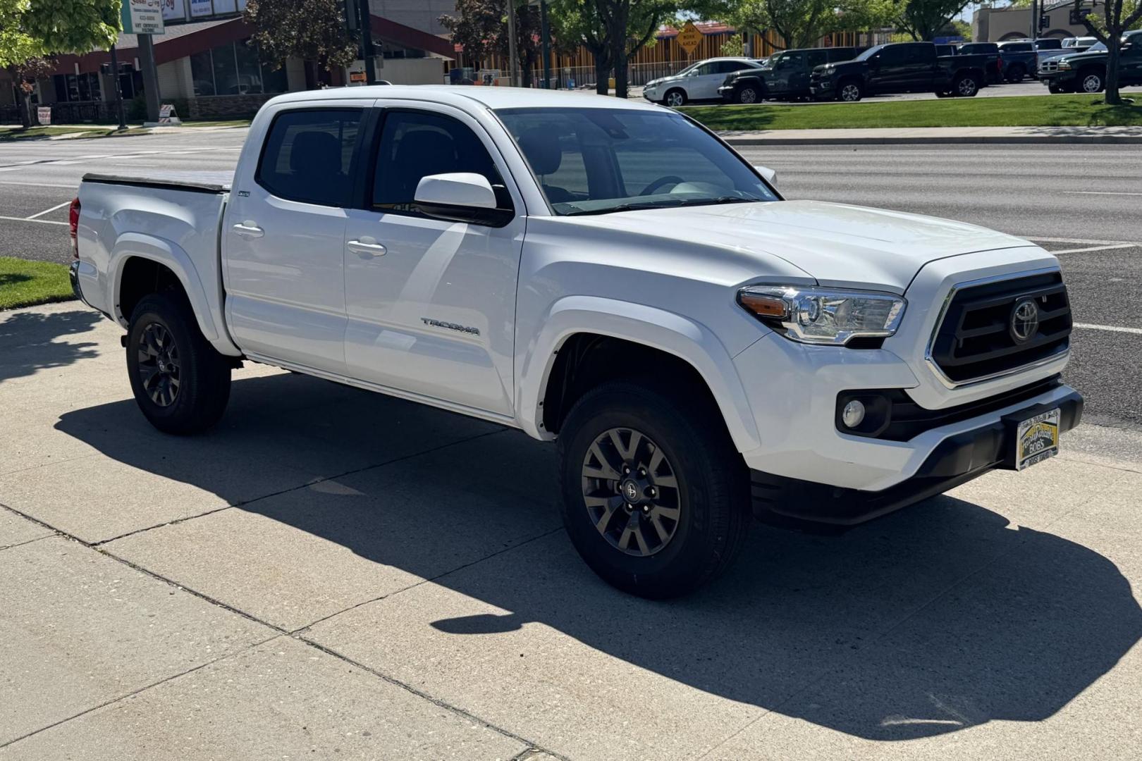 2022 Ice Cap /Gray Toyota Tacoma SR5 (3TMAZ5CN5NM) with an V6 3.5 Liter engine, Automatic 6 Speed transmission, located at 2304 W. Main St., Boise, ID, 83702, (208) 342-7777, 43.622105, -116.218658 - Photo#2