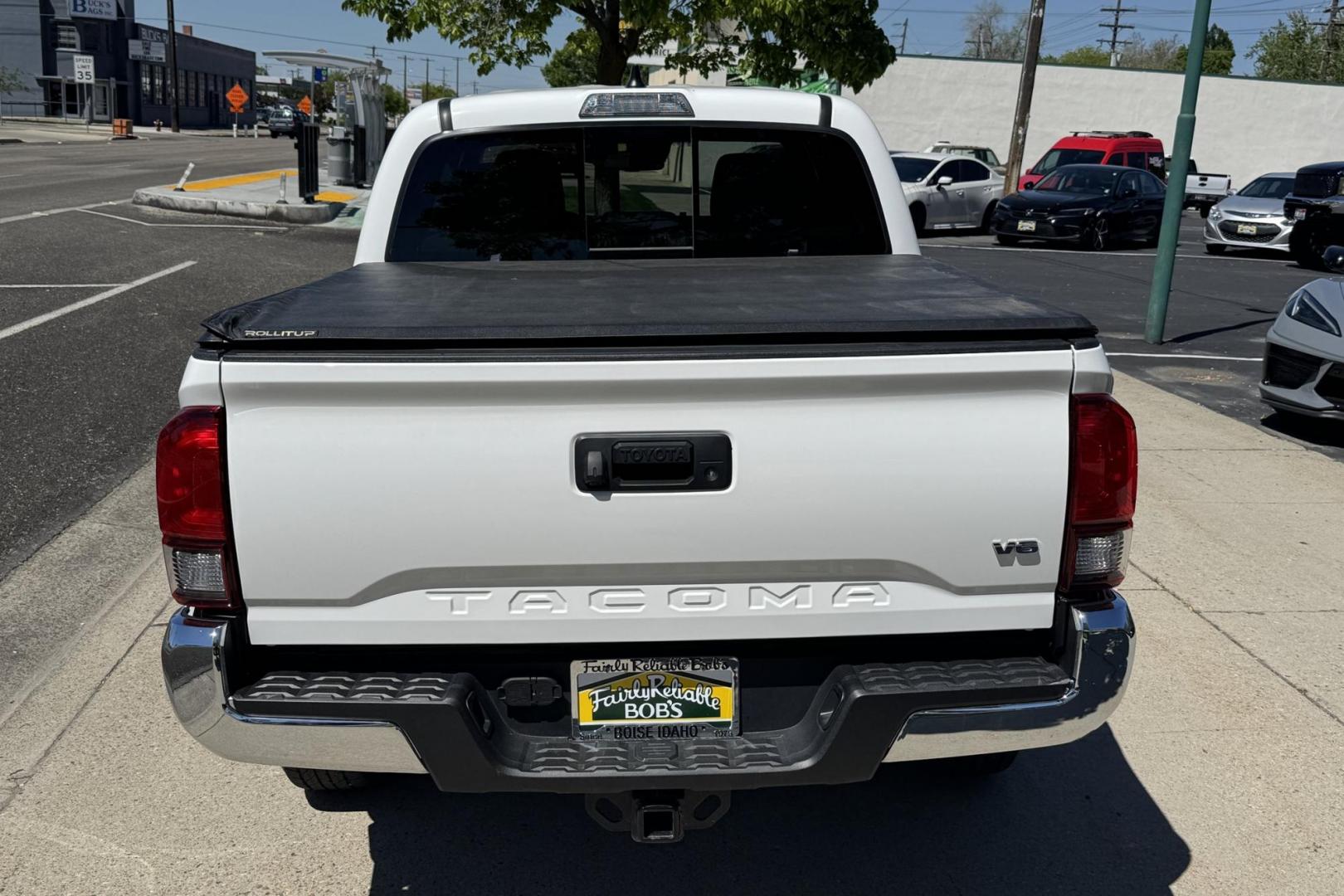 2022 Ice Cap /Gray Toyota Tacoma SR5 (3TMAZ5CN5NM) with an V6 3.5 Liter engine, Automatic 6 Speed transmission, located at 2304 W. Main St., Boise, ID, 83702, (208) 342-7777, 43.622105, -116.218658 - Photo#1