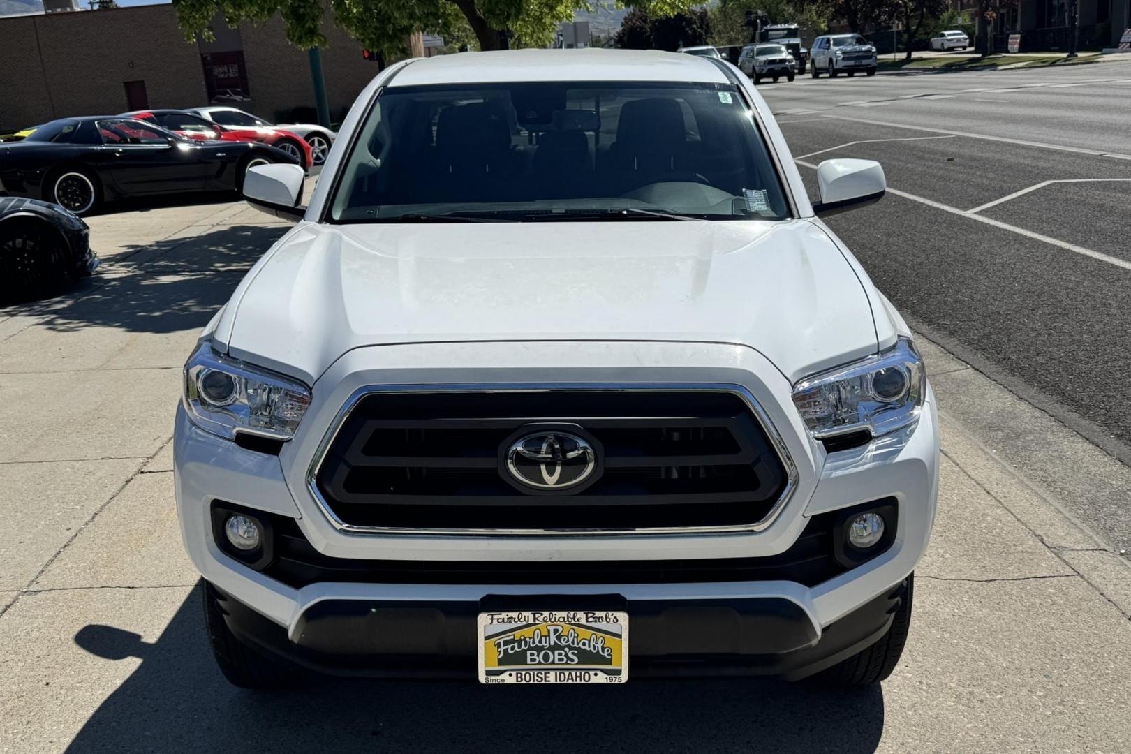 2022 Ice Cap /Gray Toyota Tacoma SR5 (3TMAZ5CN5NM) with an V6 3.5 Liter engine, Automatic 6 Speed transmission, located at 2304 W. Main St., Boise, ID, 83702, (208) 342-7777, 43.622105, -116.218658 - Photo#3