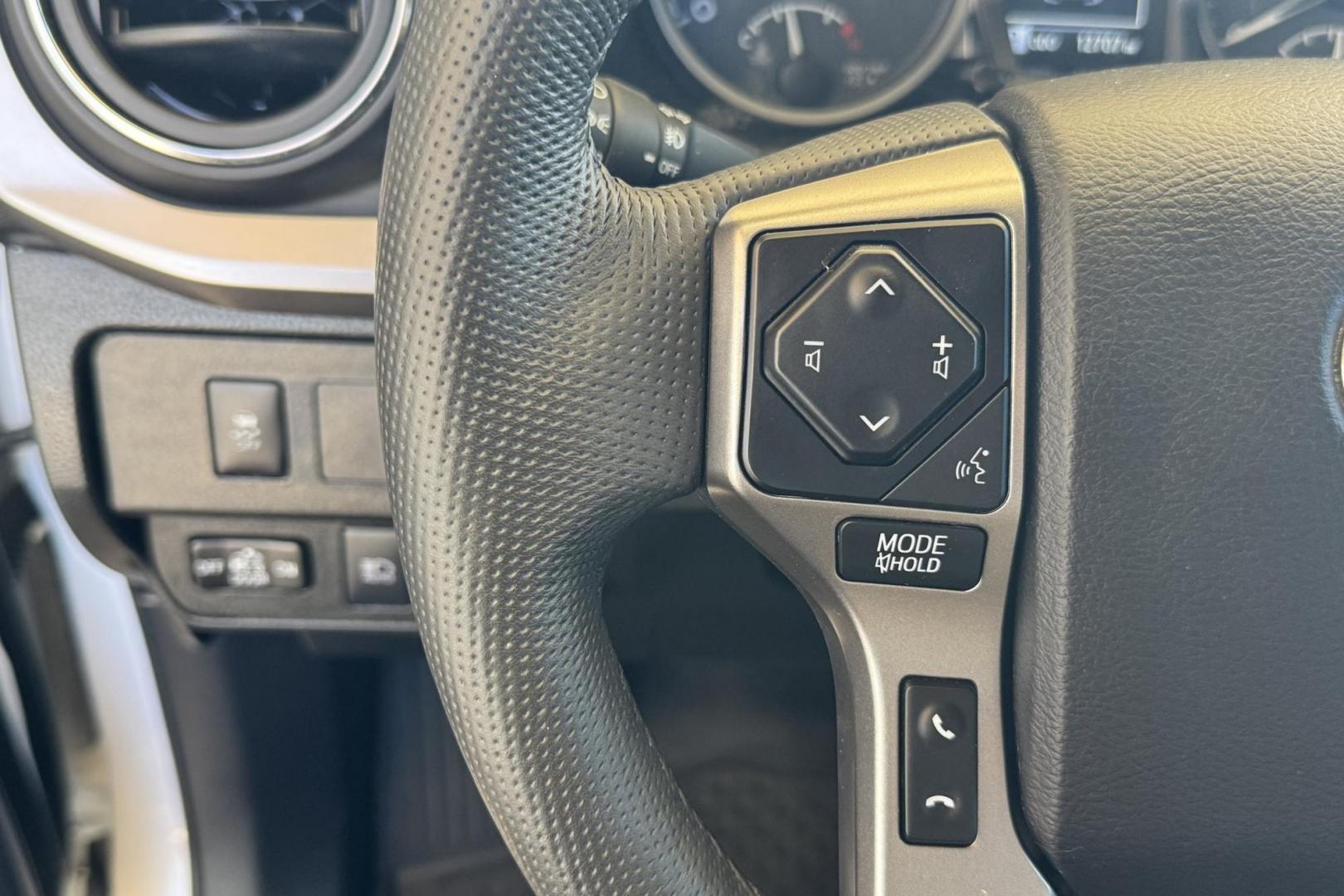 2022 Ice Cap /Gray Toyota Tacoma SR5 (3TMAZ5CN5NM) with an V6 3.5 Liter engine, Automatic 6 Speed transmission, located at 2304 W. Main St., Boise, ID, 83702, (208) 342-7777, 43.622105, -116.218658 - Photo#5