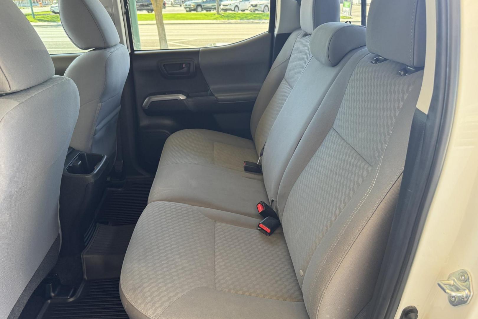 2022 Ice Cap /Gray Toyota Tacoma SR5 (3TMAZ5CN5NM) with an V6 3.5 Liter engine, Automatic 6 Speed transmission, located at 2304 W. Main St., Boise, ID, 83702, (208) 342-7777, 43.622105, -116.218658 - Photo#10